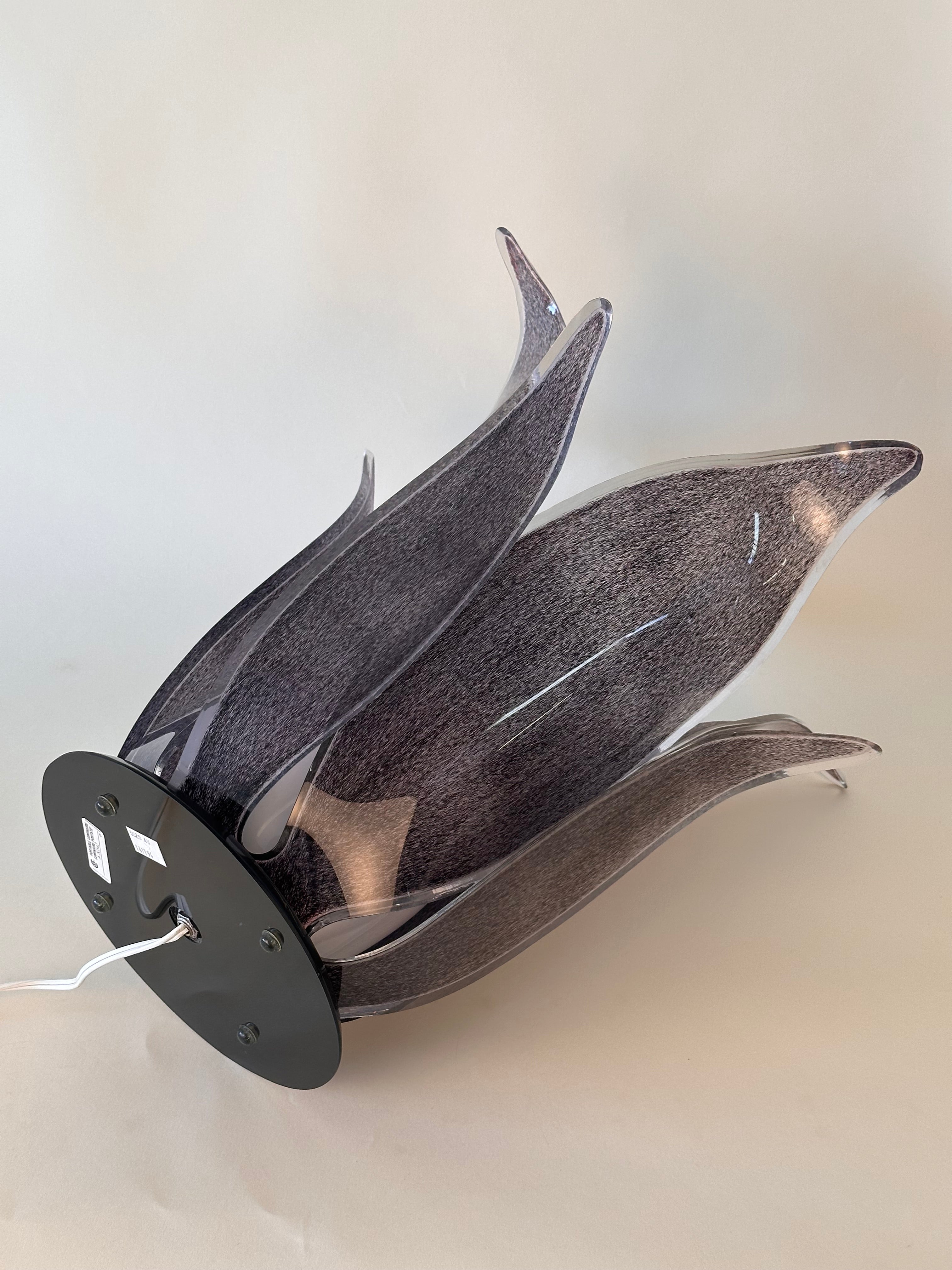 Lampe de table « Tulipe » en acrylique par Roger Rougier