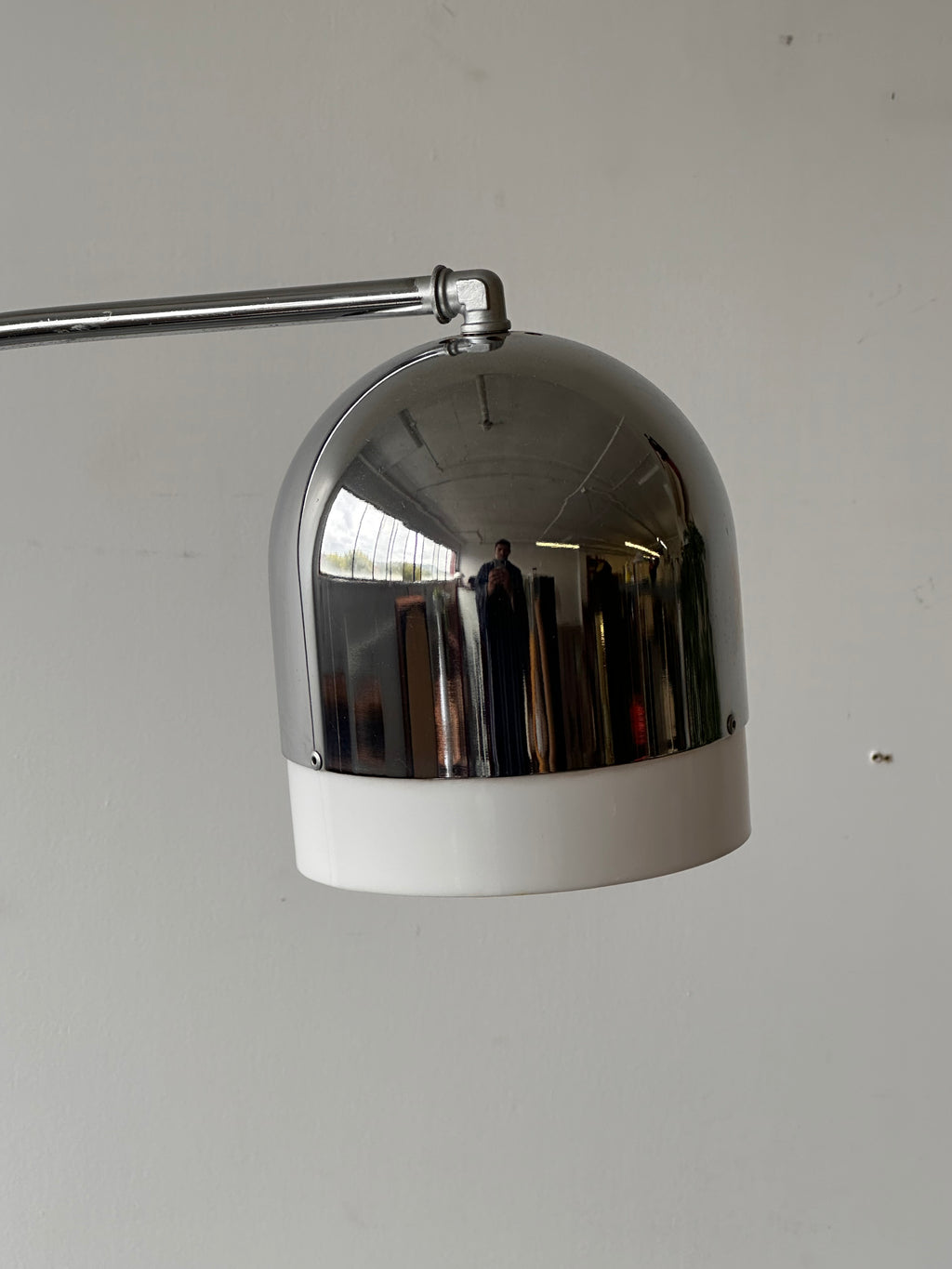 Lampe en arc chromée