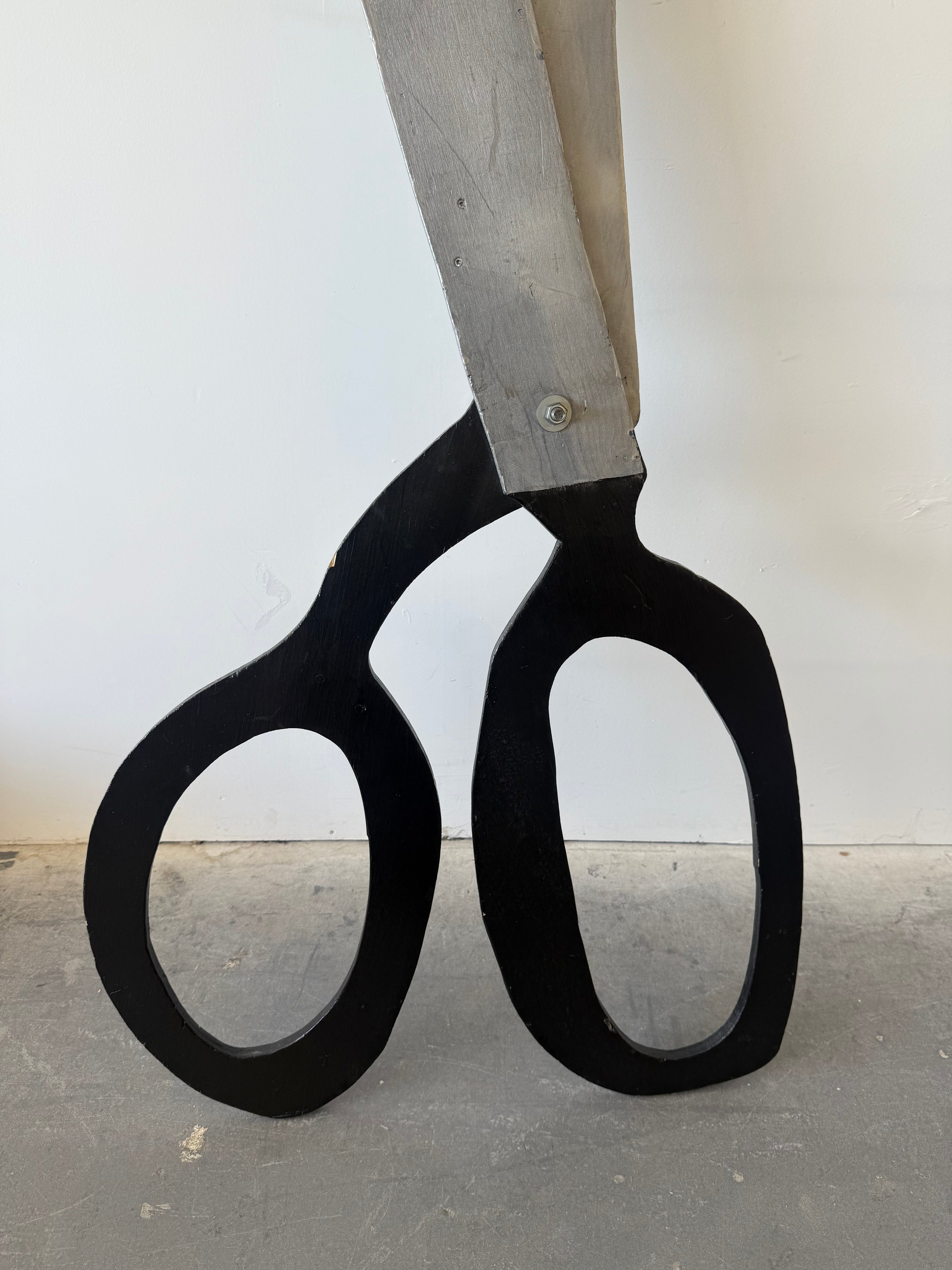 Paire de ciseaux géants artisanale