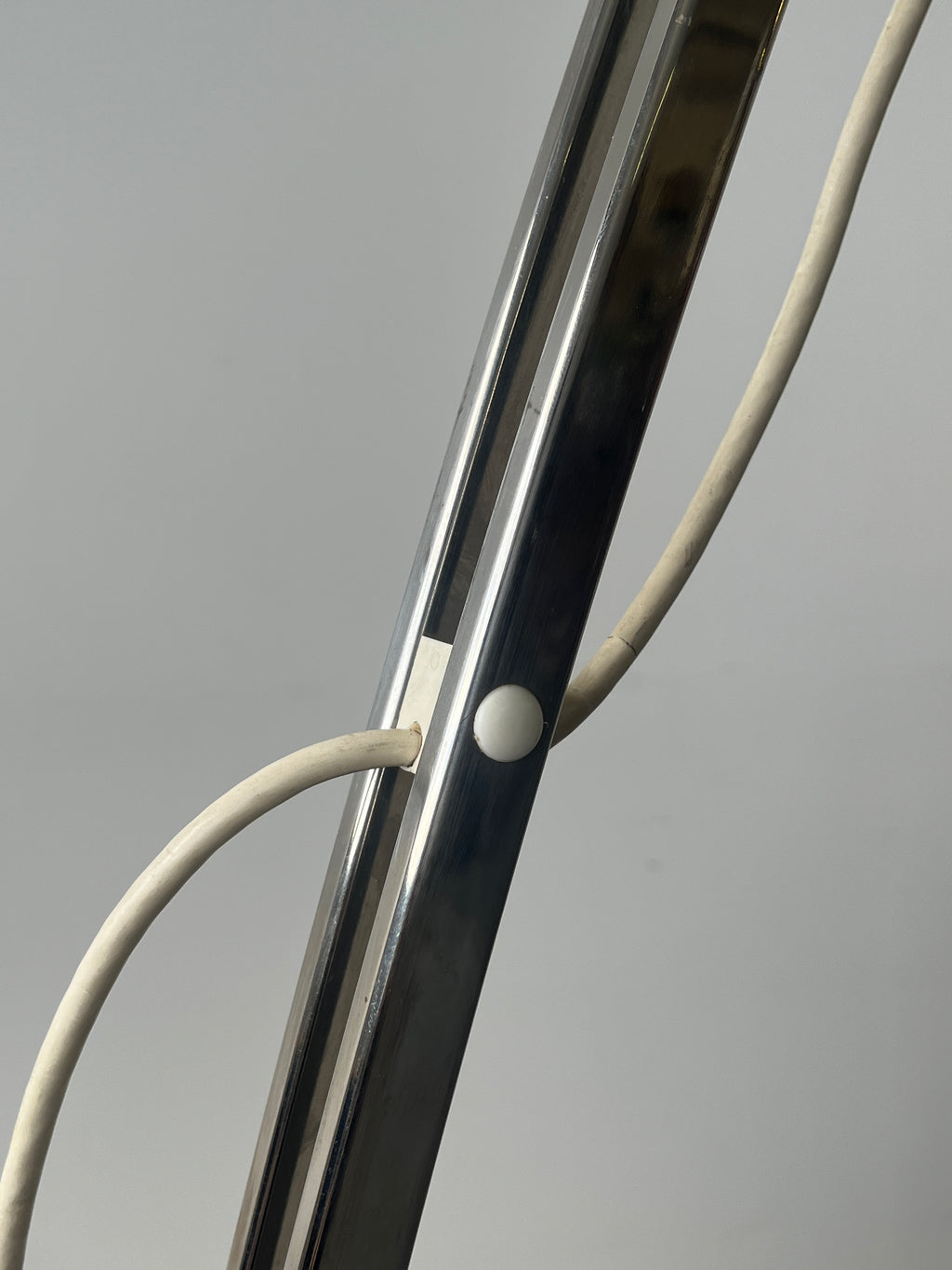 Lampe en arc avec abat-jour en plastique abs conçu par Goffredo Reggiani, fait en Italie 1970s