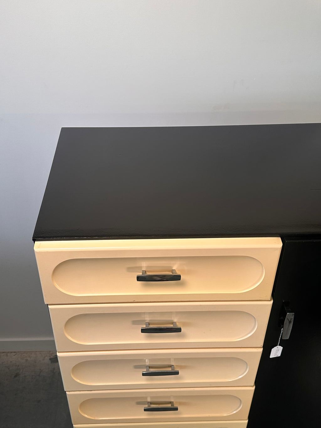 Commode « monsieur » par Henri Vallières