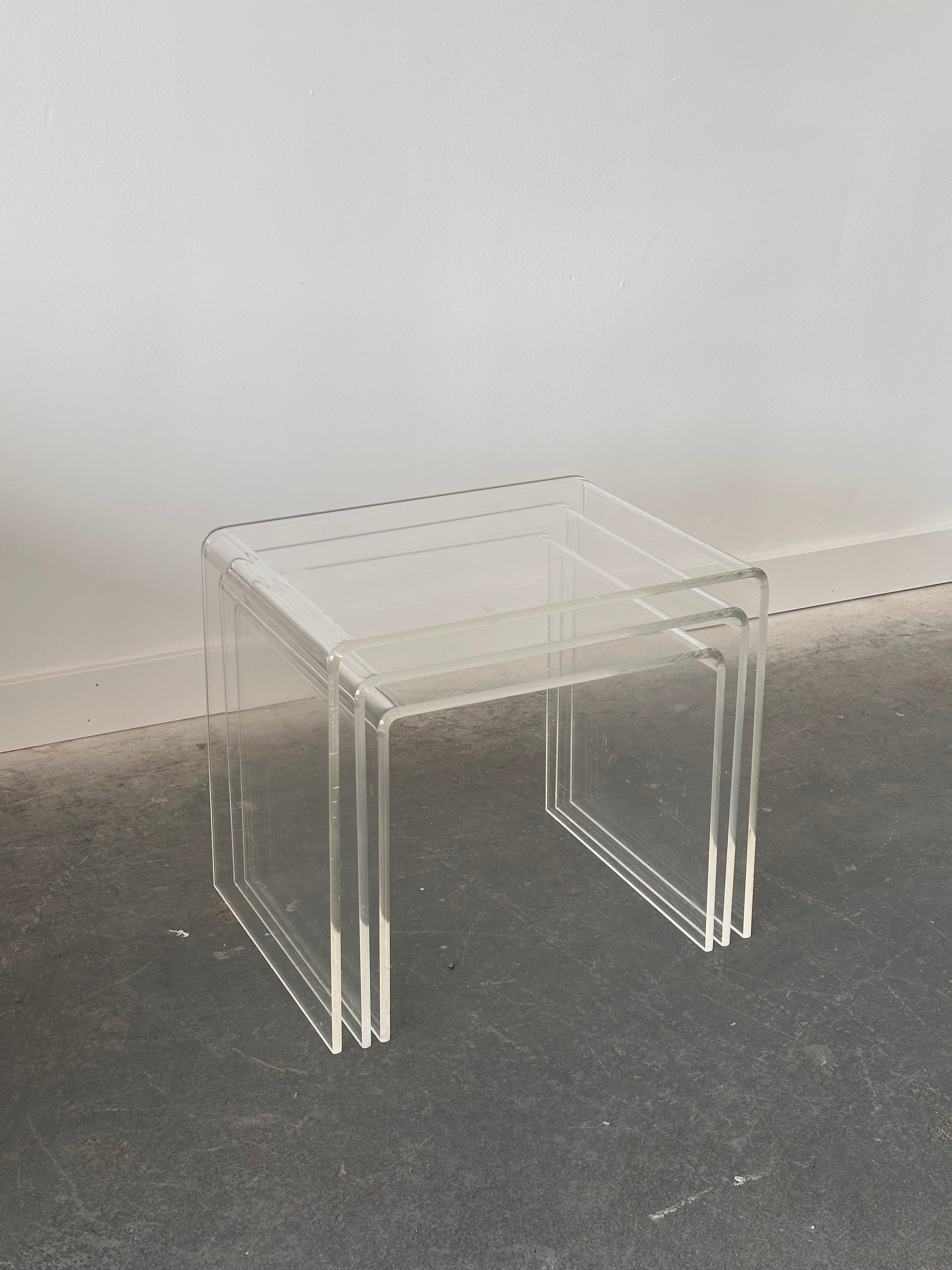 Set 3 tables gigognes en plexiglas
