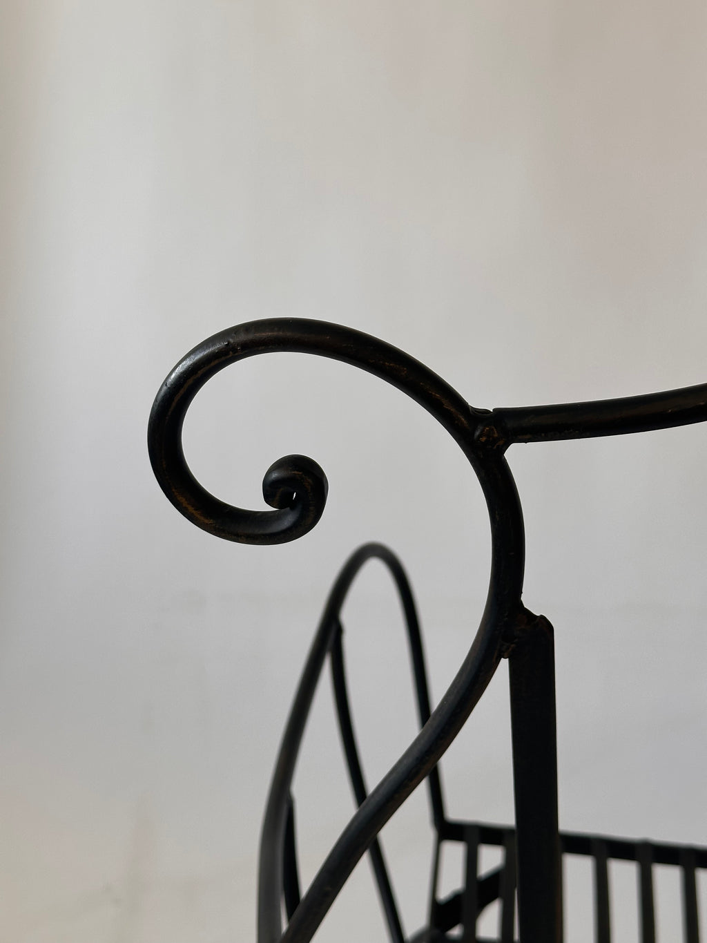 Chaise à bascule artisanale en fer forgé
