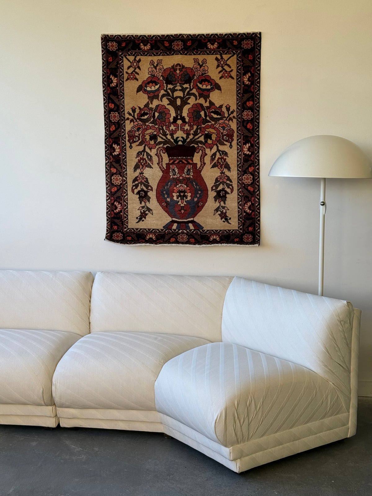 Tapis noué à la main à motif de vase fleuri