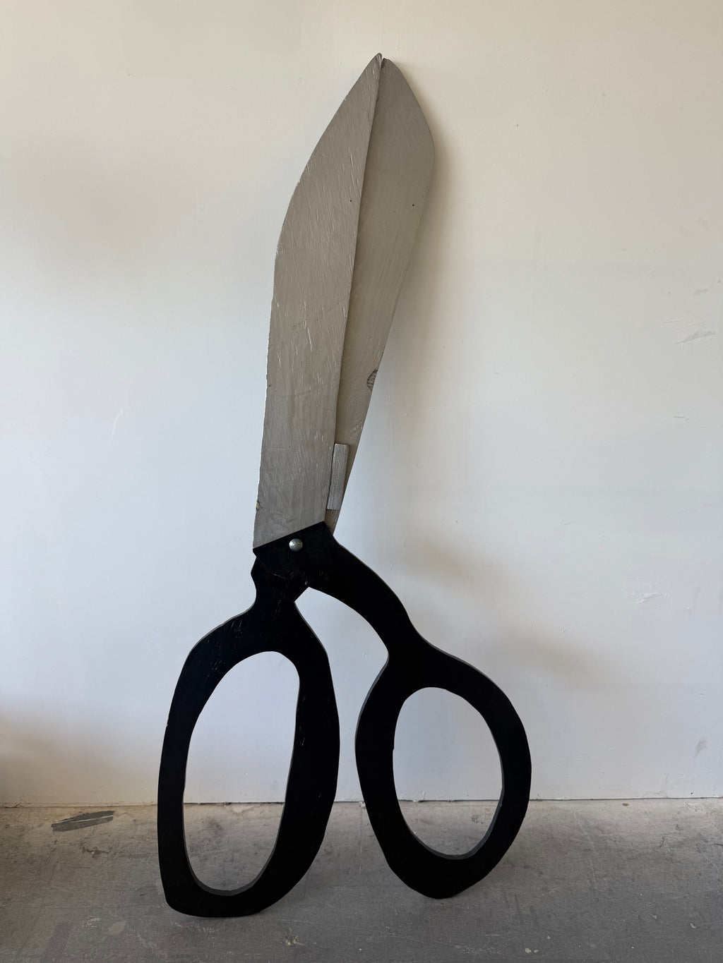 Paire de ciseaux géants artisanale