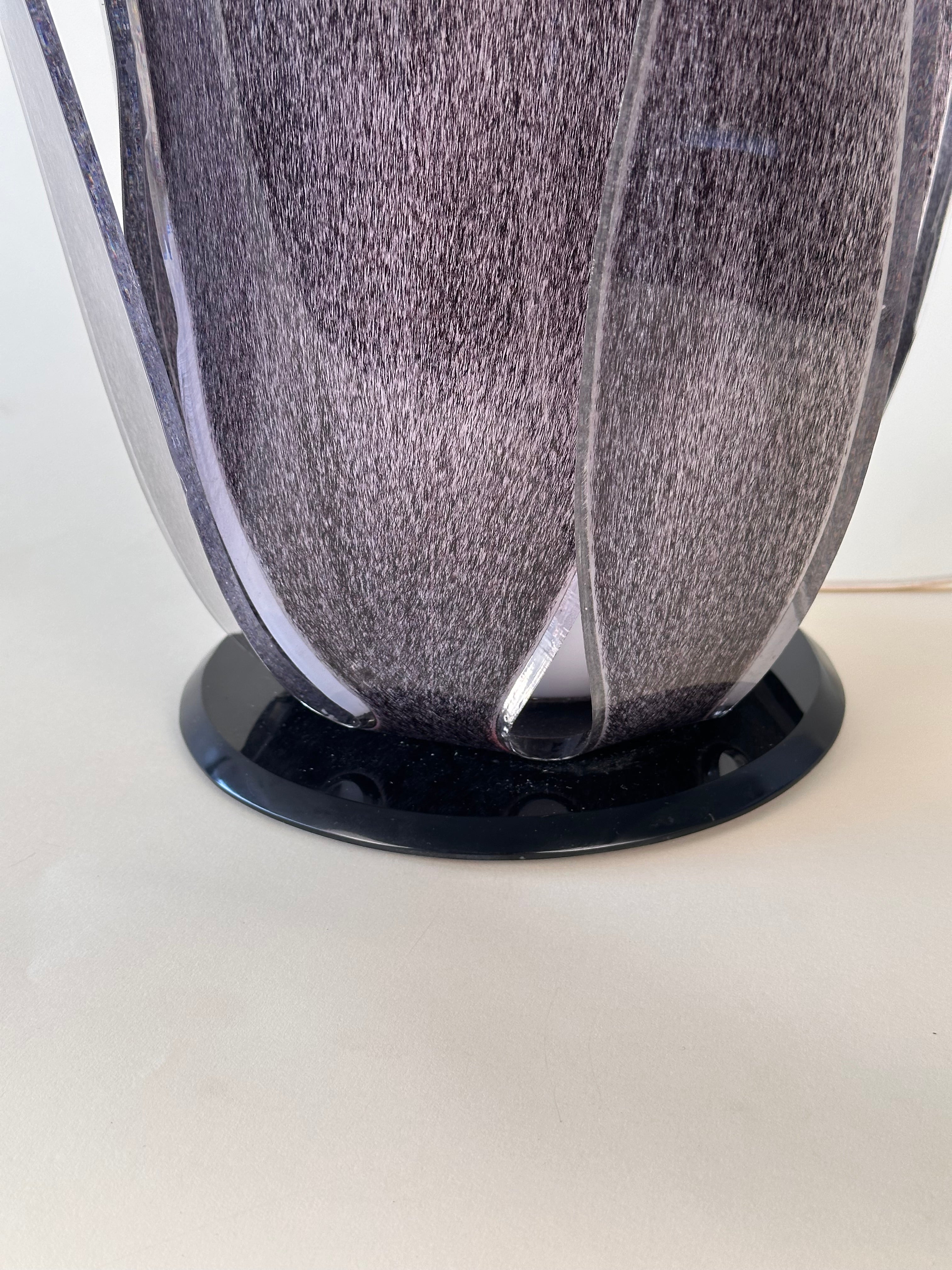 Lampe de table « Tulipe » en acrylique par Roger Rougier