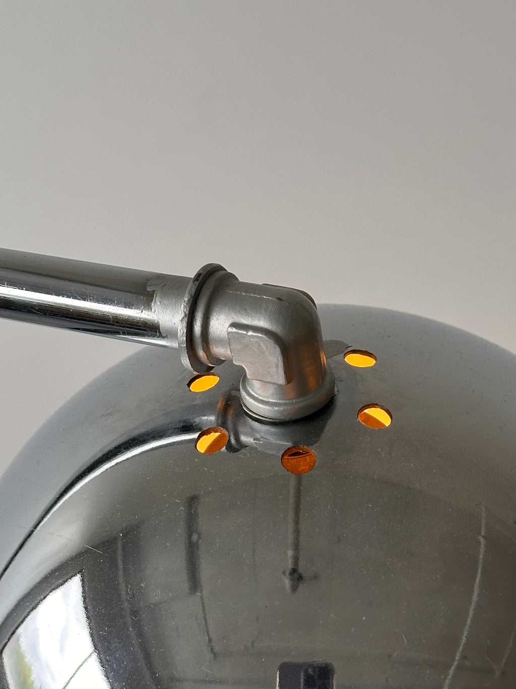 Lampe en arc chromée