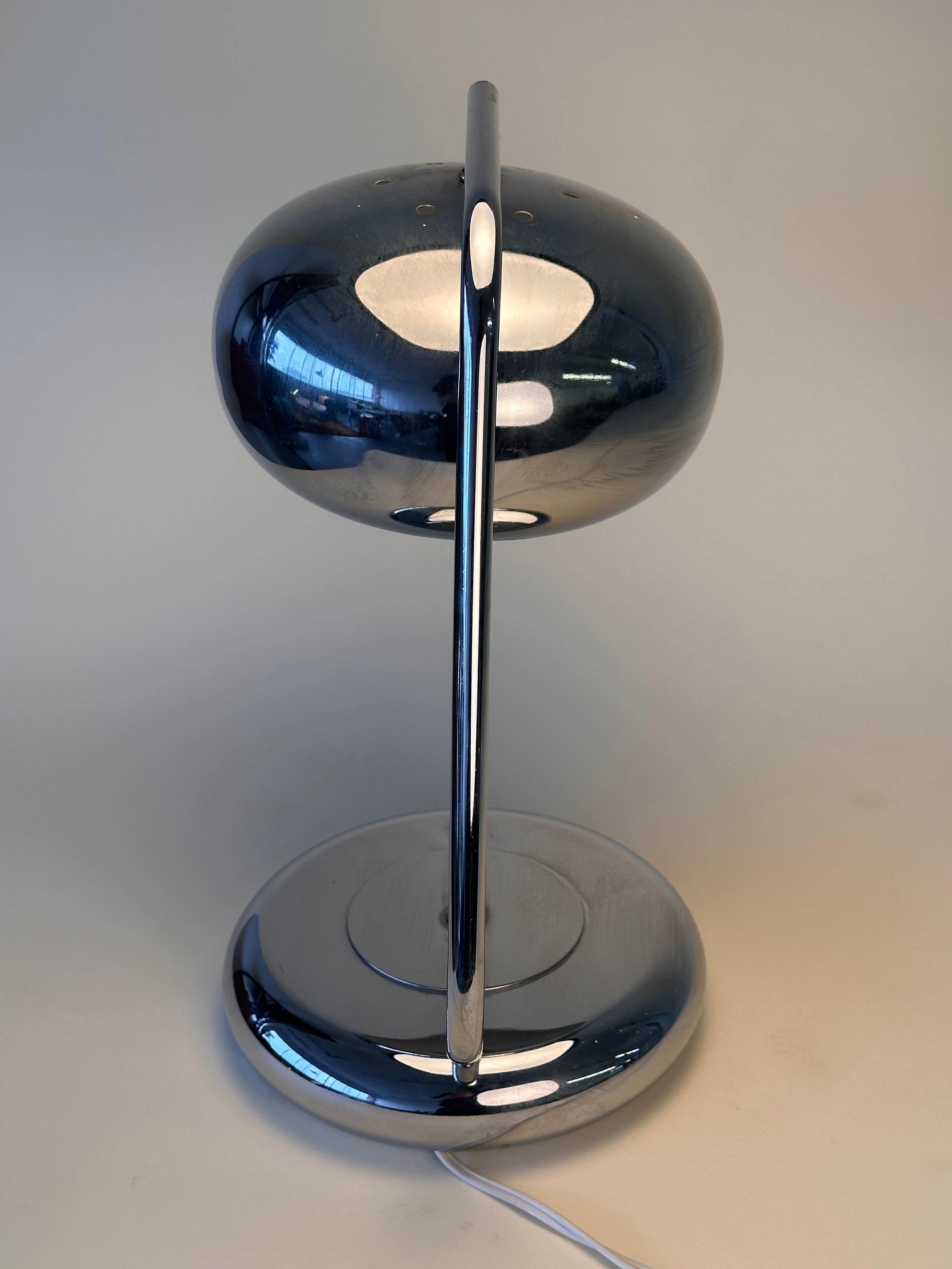Lampe de table vintage en chrome