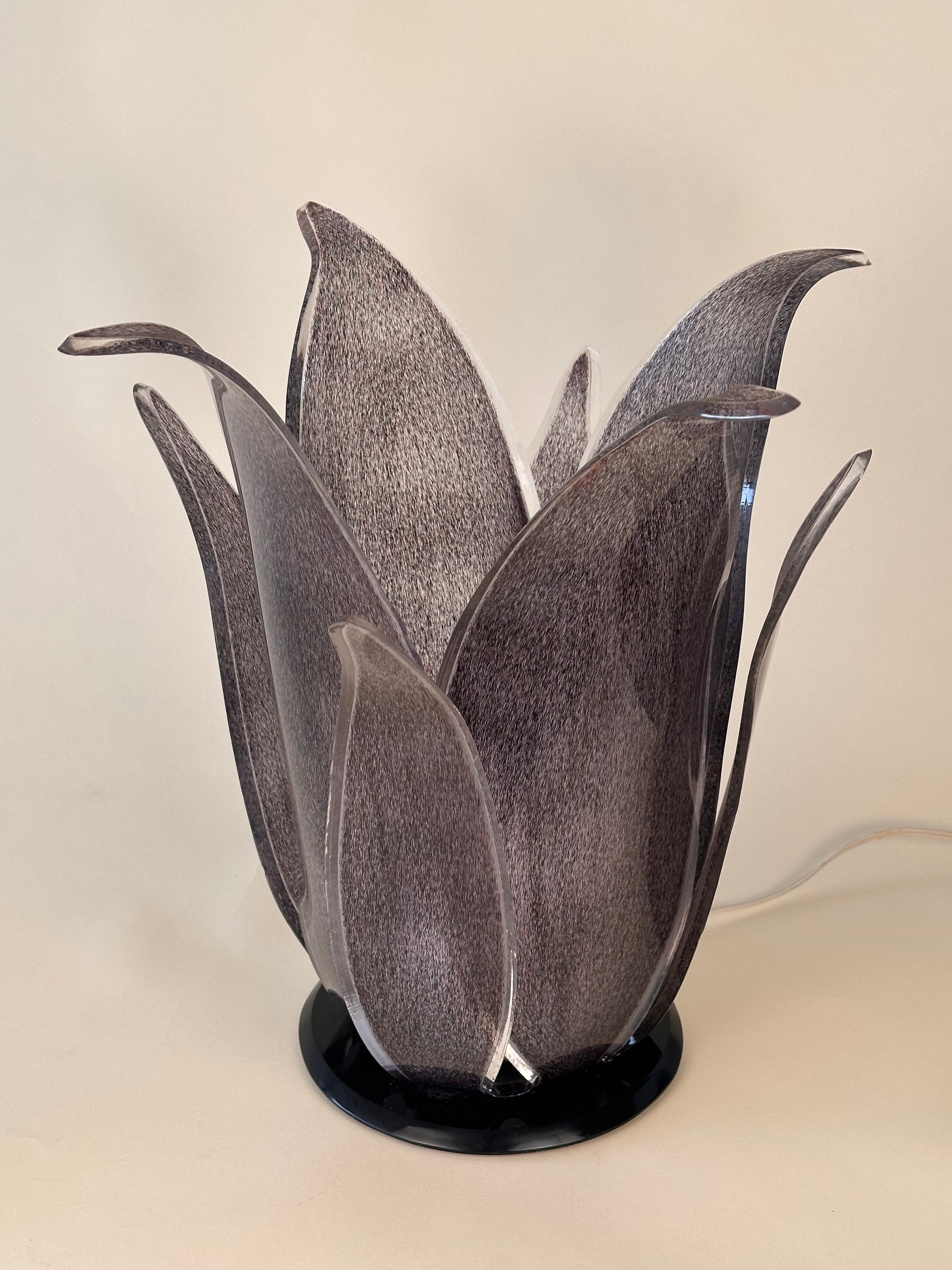 Lampe de table « Tulipe » en acrylique par Roger Rougier