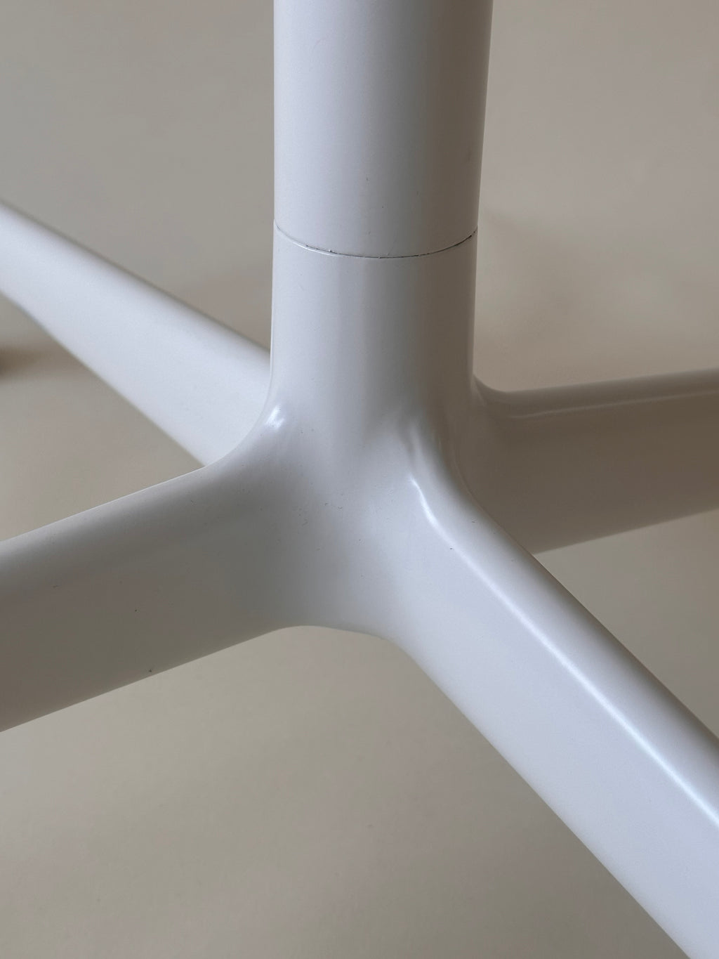 Table ronde de conférence Eames pour Herman Miller, 2019