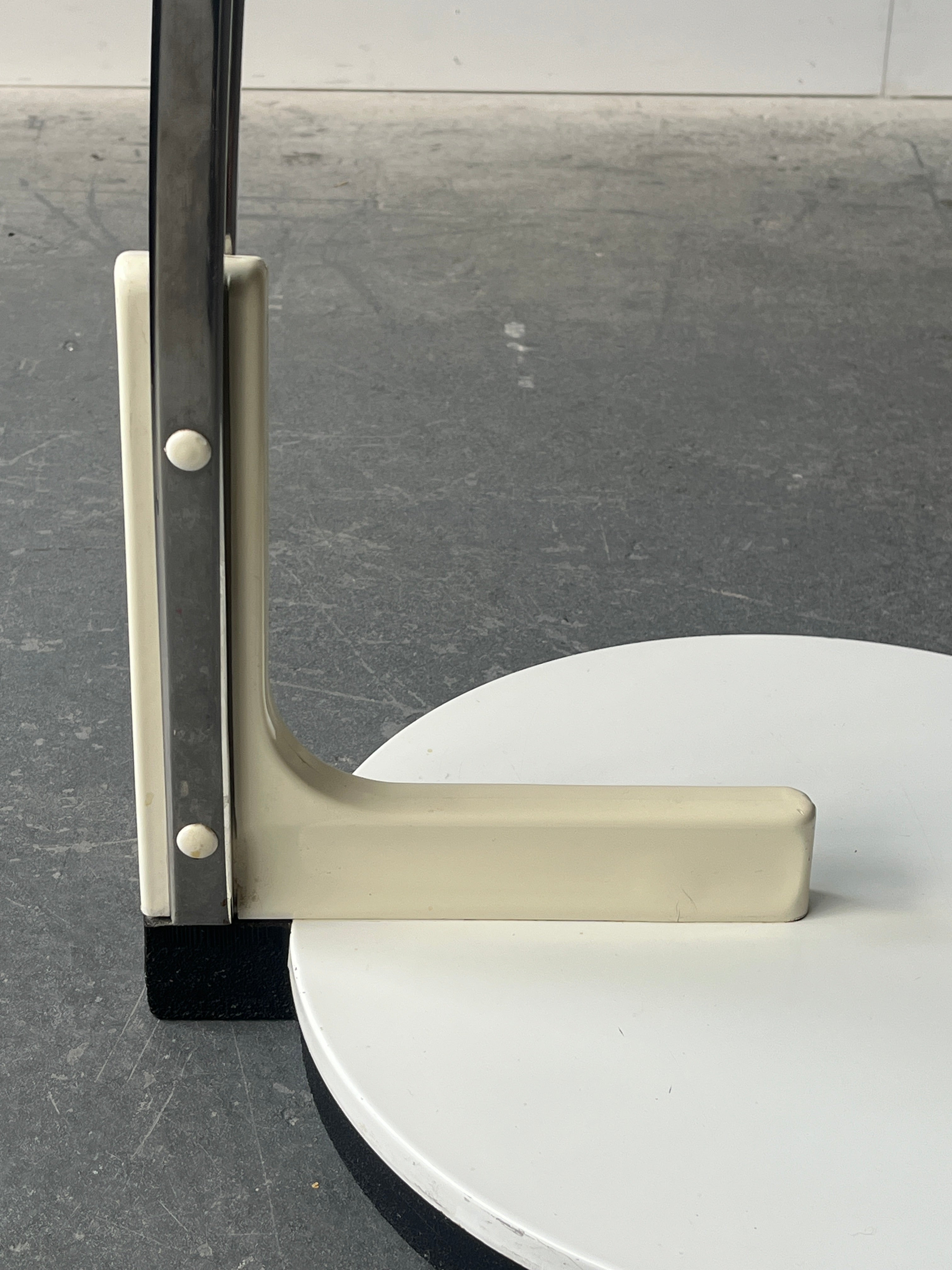 Lampe en arc avec abat-jour en plastique abs conçu par Goffredo Reggiani, fait en Italie 1970s