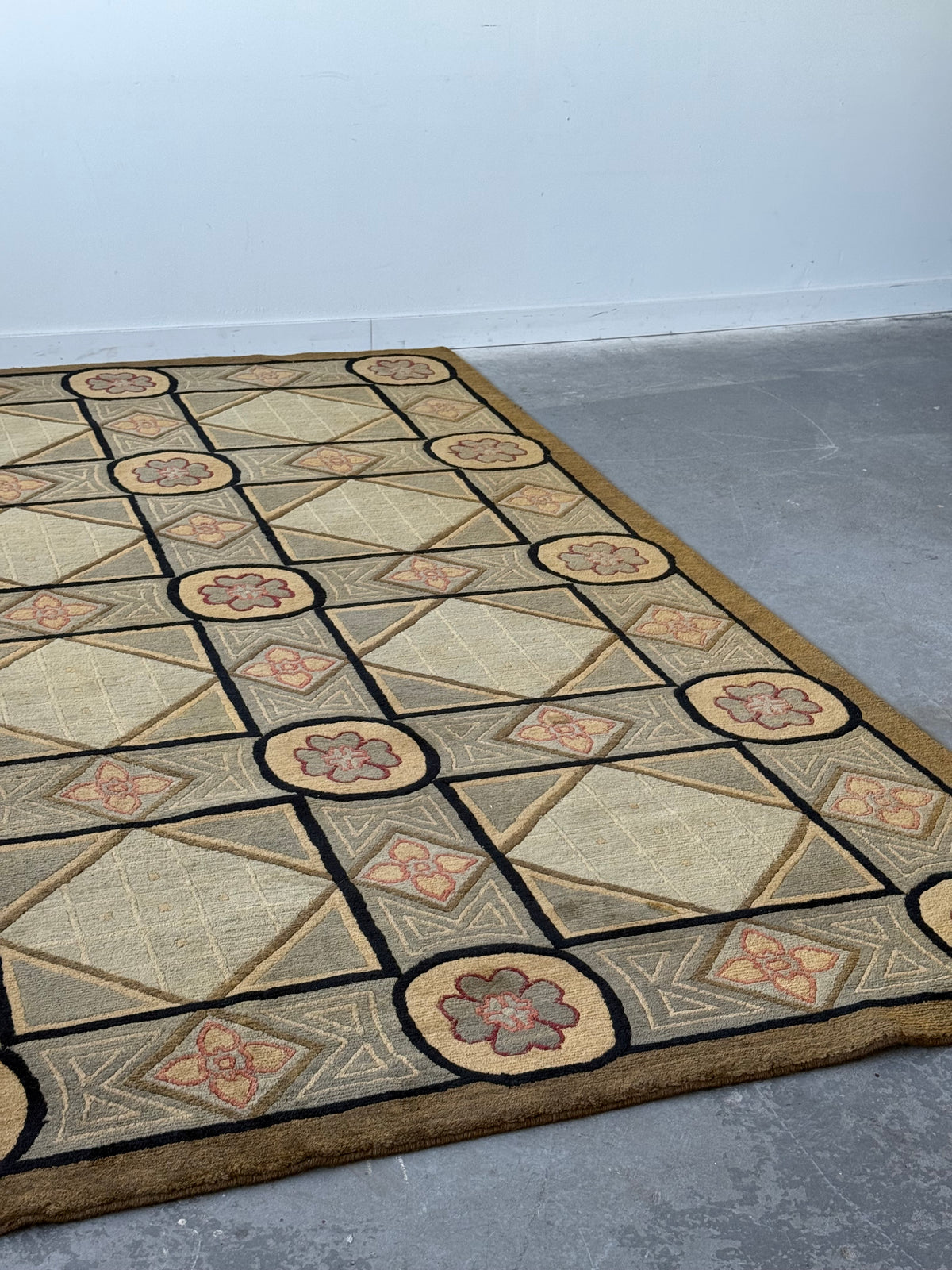 Tapis en laine à motifs géométriques et floraux, de style tibétain