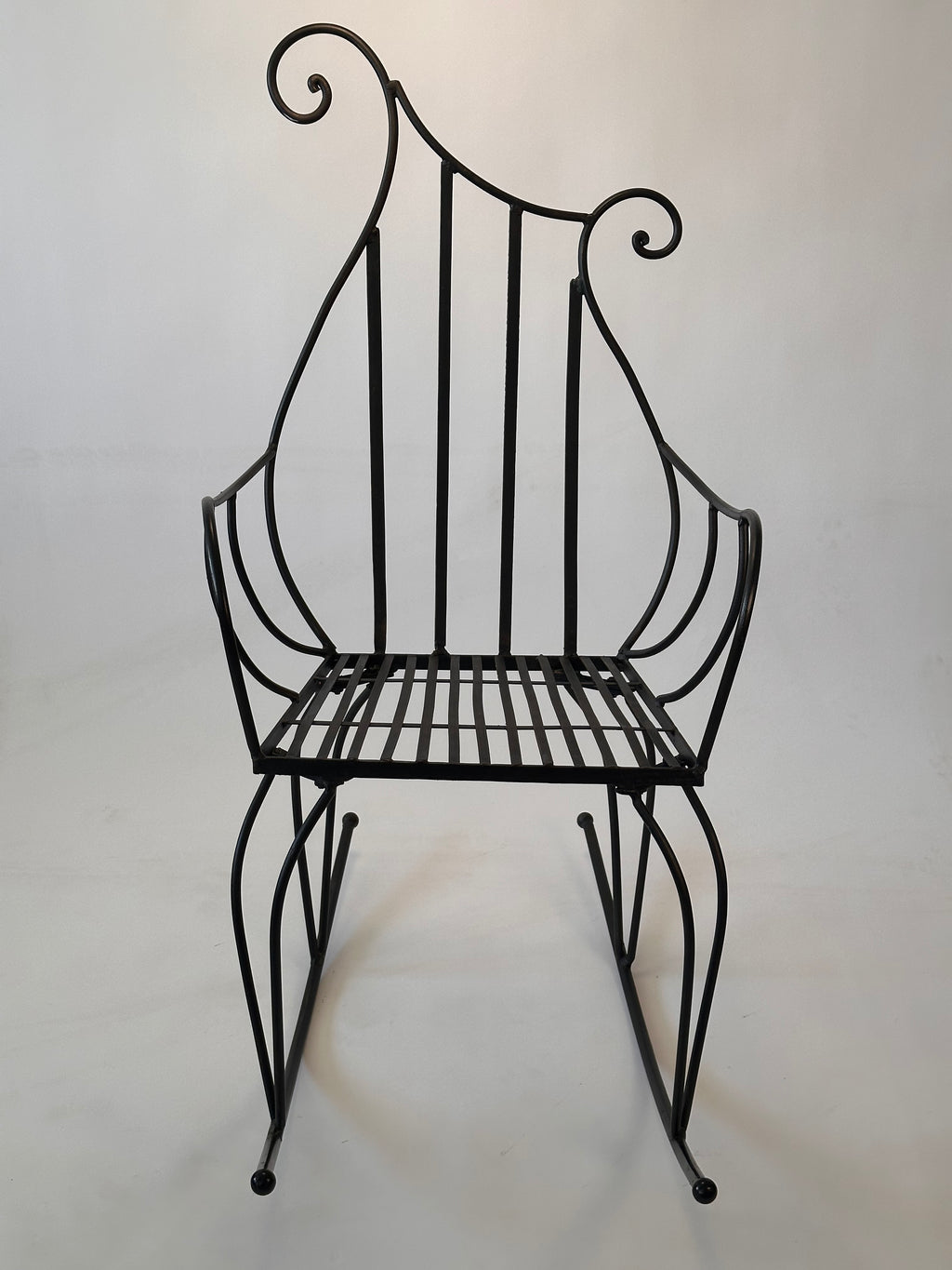 Chaise à bascule artisanale en fer forgé