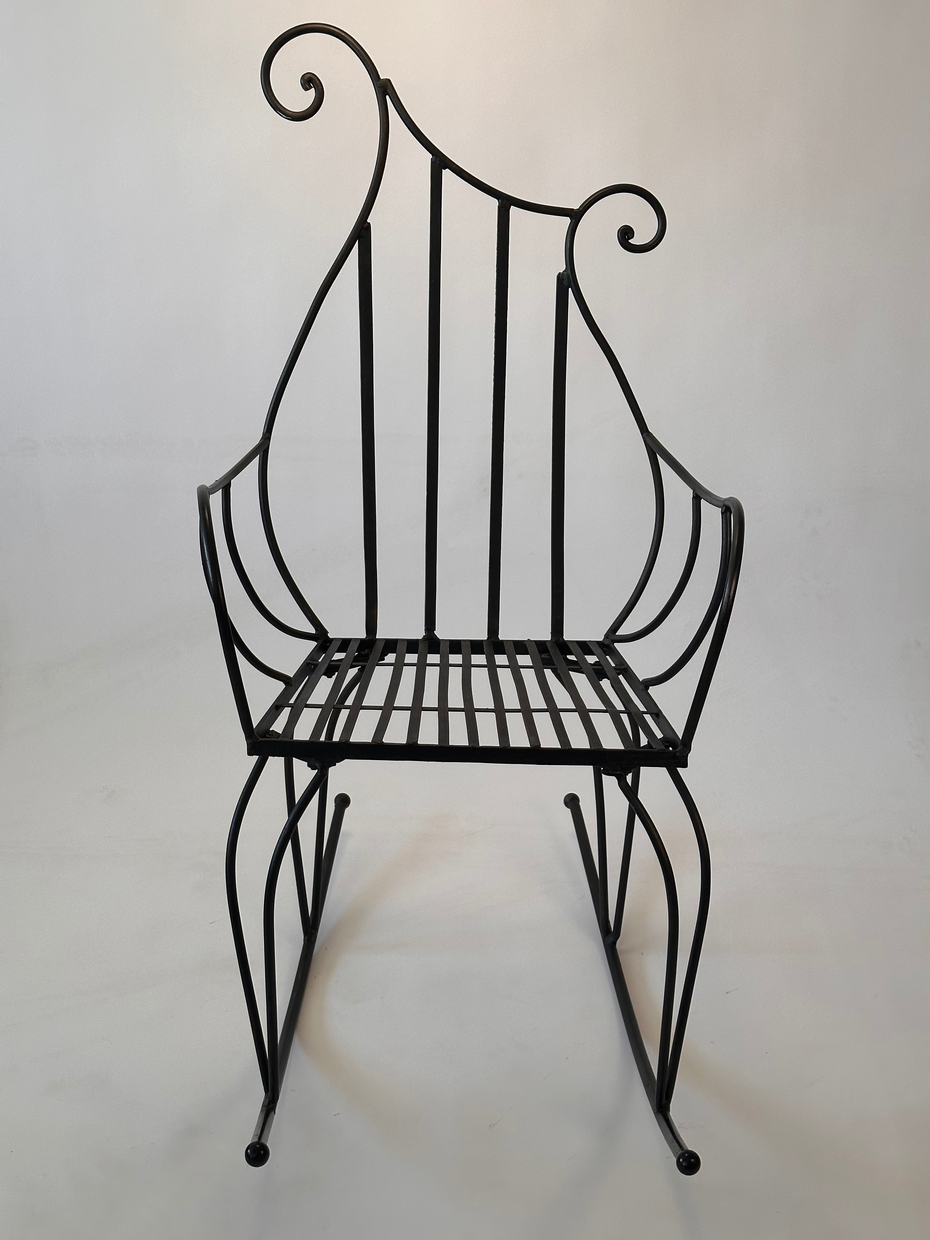 Chaise à bascule artisanale en fer forgé