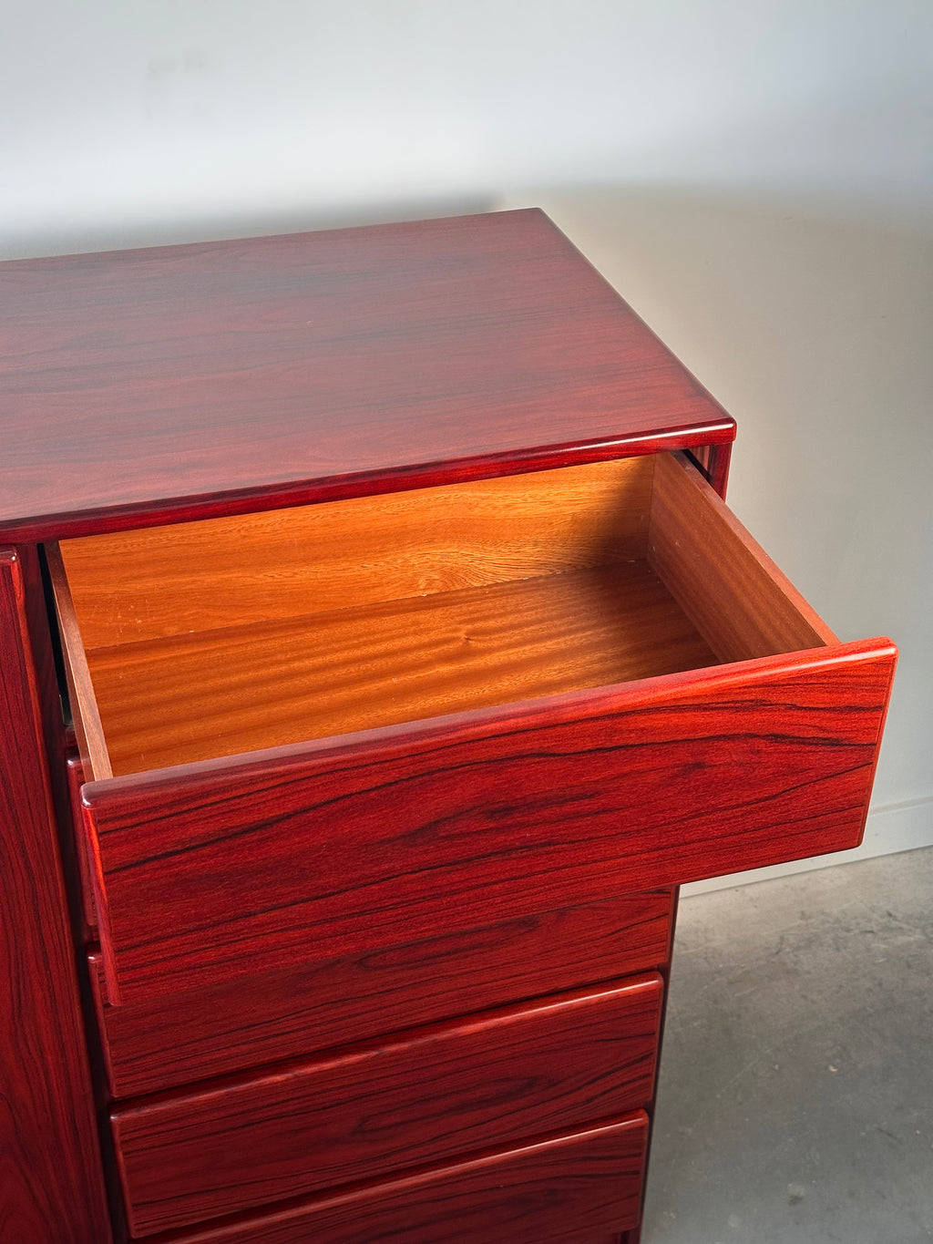 Commode monsieur en placage de cerisier par Mobican, 1970s 🇨🇦