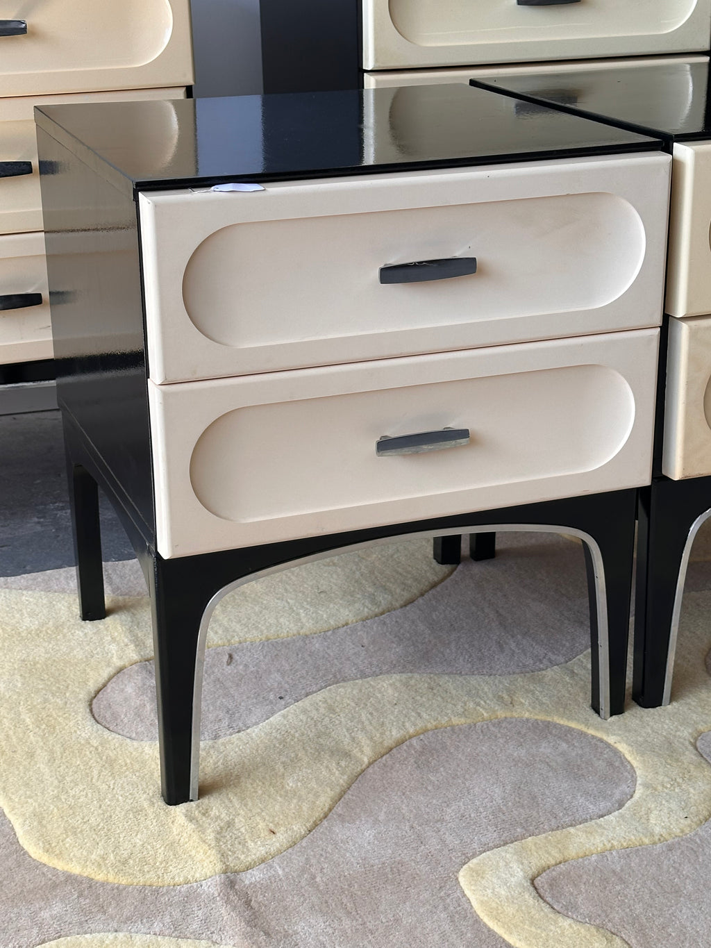 Set de 2 tables de nuit par Henri Vallières, Québec 🇨🇦