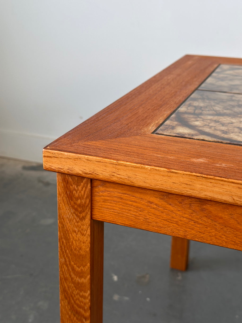 Table de côté danoise en bois teck et céramique