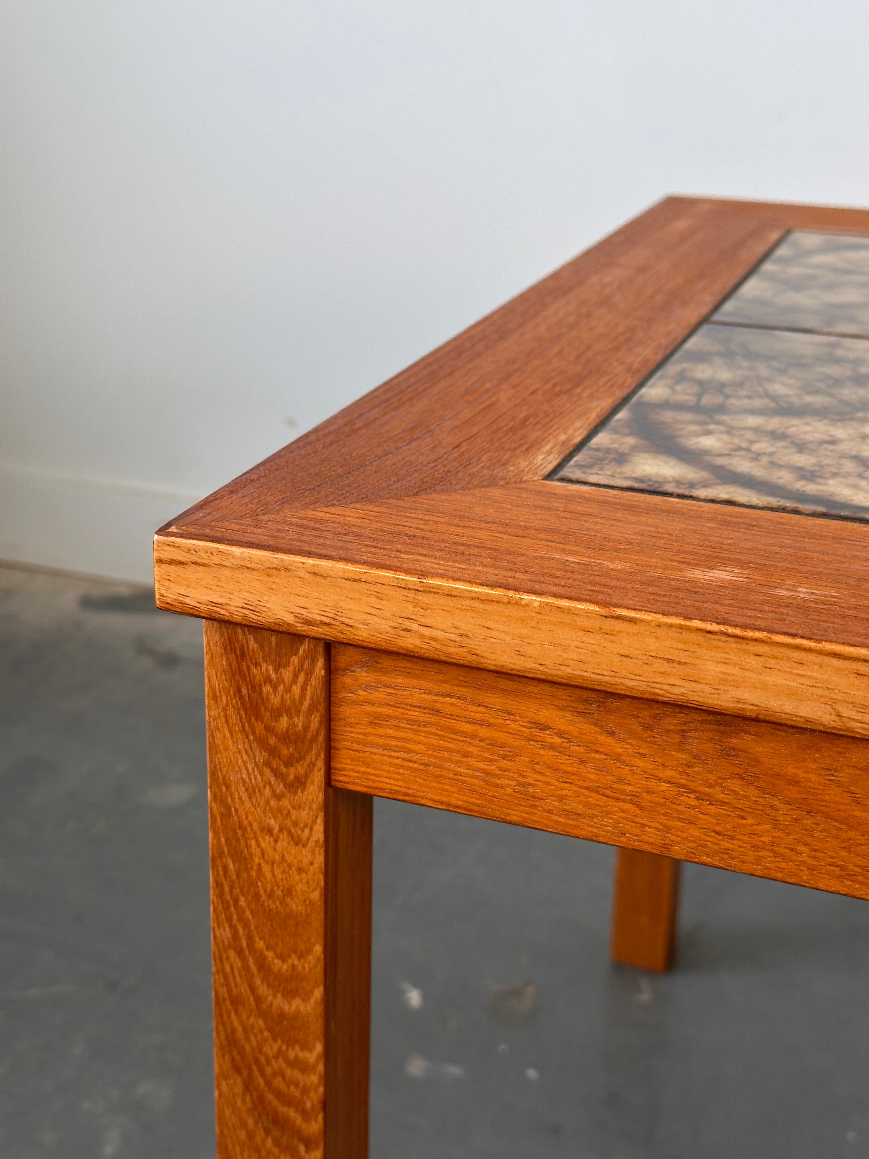 Table de côté danoise en bois teck et céramique