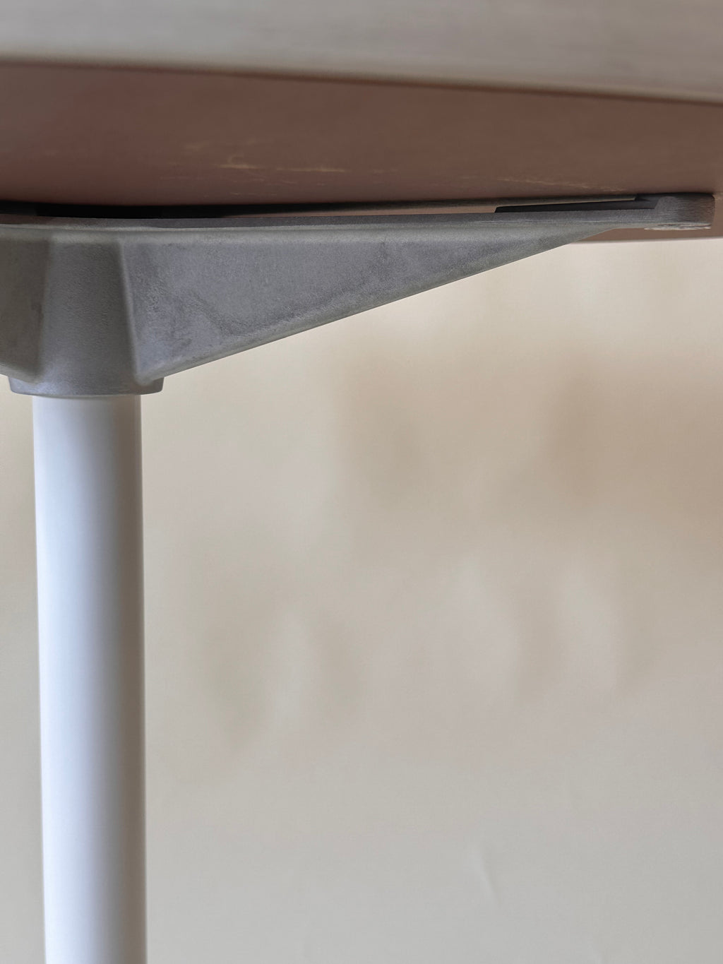 Table ronde de conférence Eames pour Herman Miller, 2019