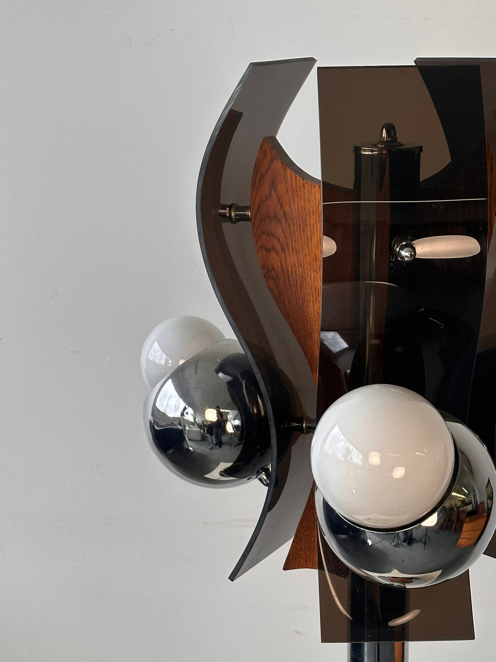 Grande lampe de table mid century à globes chromés