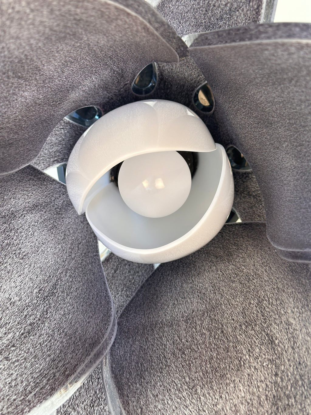 Lampe de table « Tulipe » en acrylique par Roger Rougier