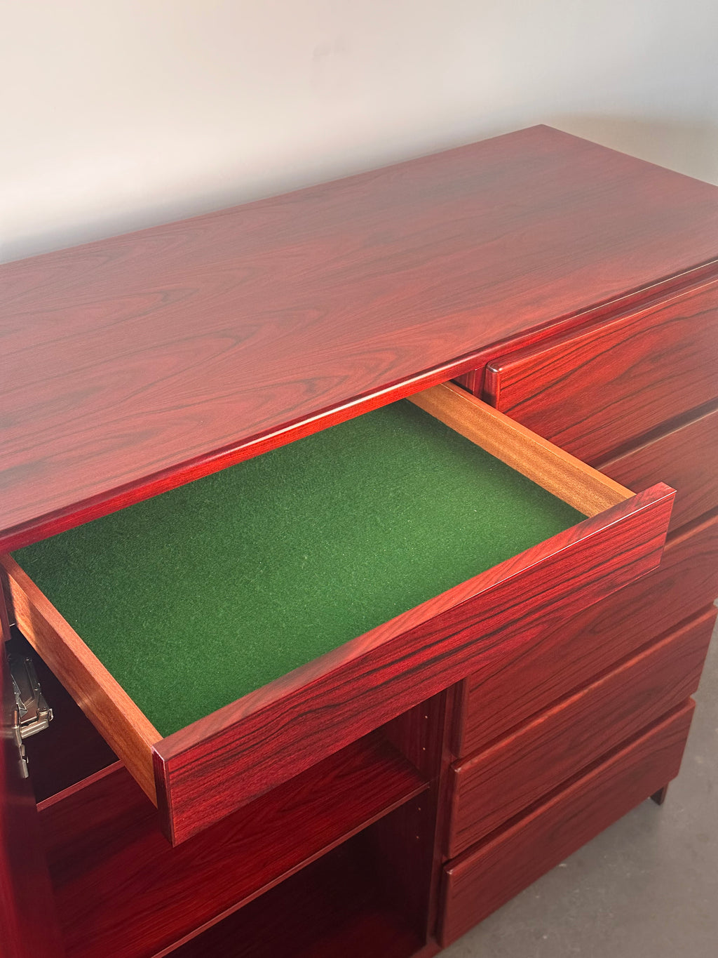Commode monsieur en placage de cerisier par Mobican, 1970s 🇨🇦