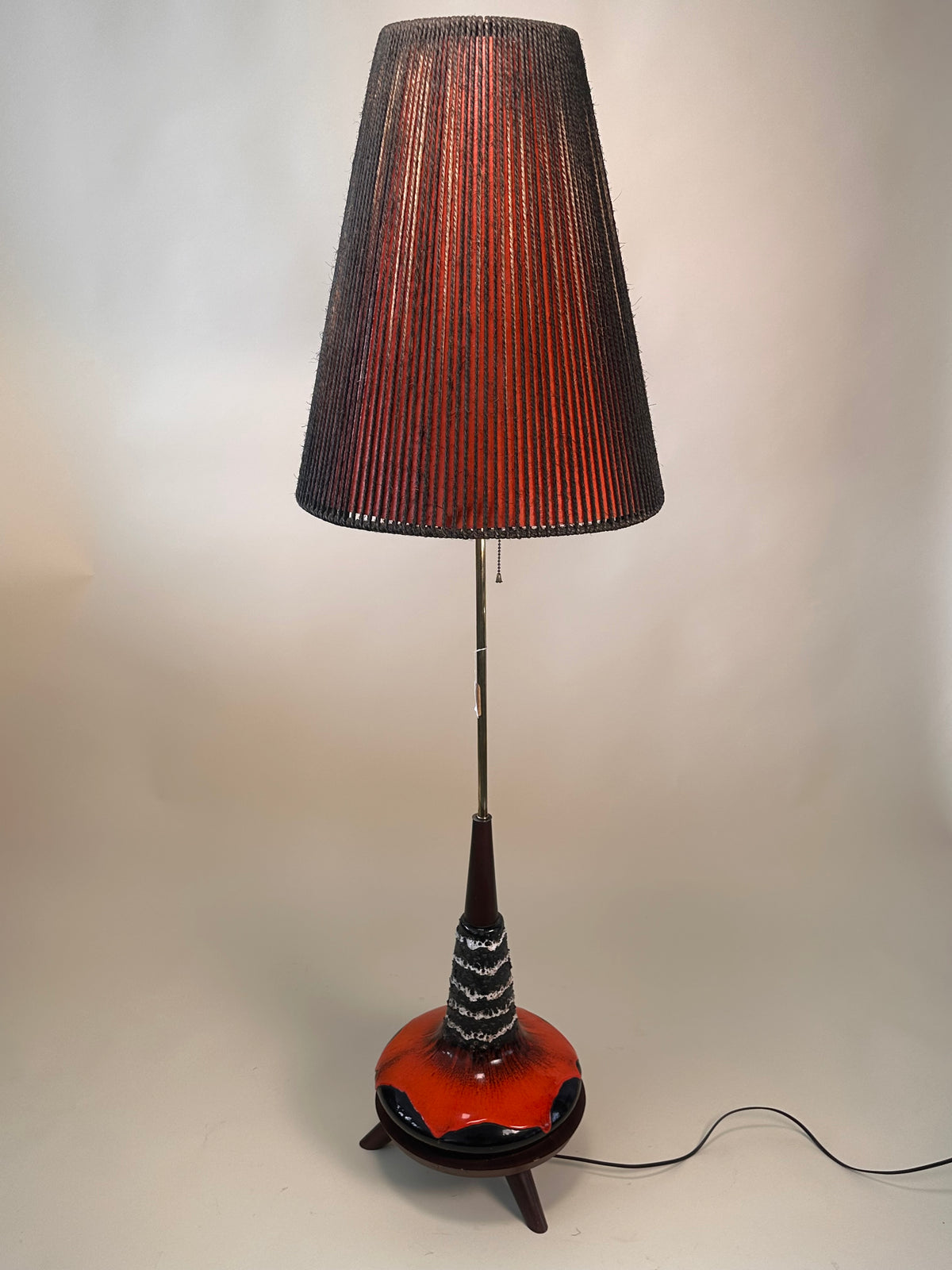Lampe sur pieds par Maurice Chalvignac, fait au Québec