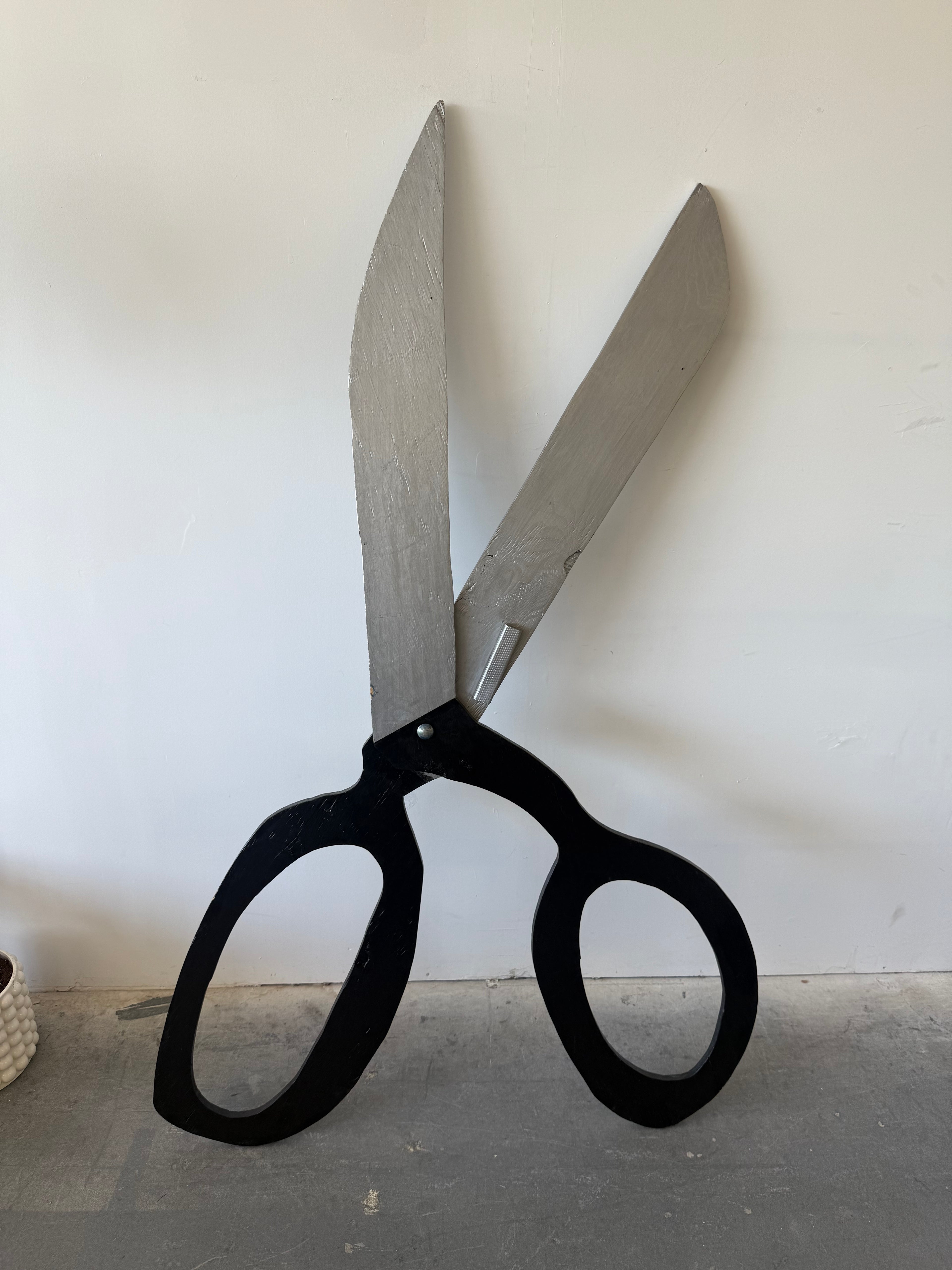 Paire de ciseaux géants artisanale