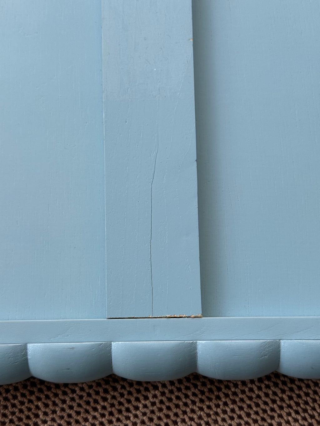 Onde mirror in solid wood by Studio Kallang