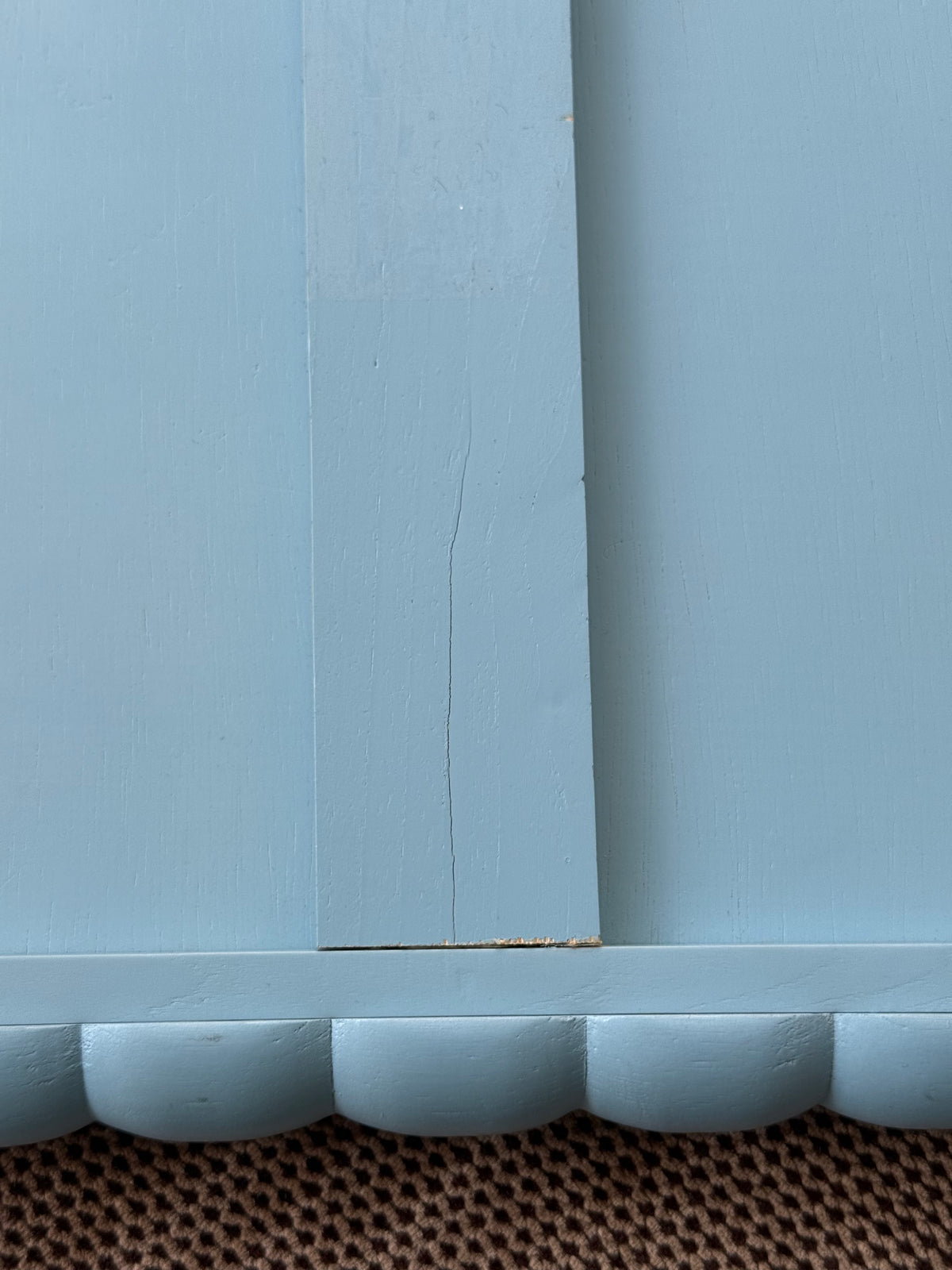 Onde mirror in solid wood by Studio Kallang