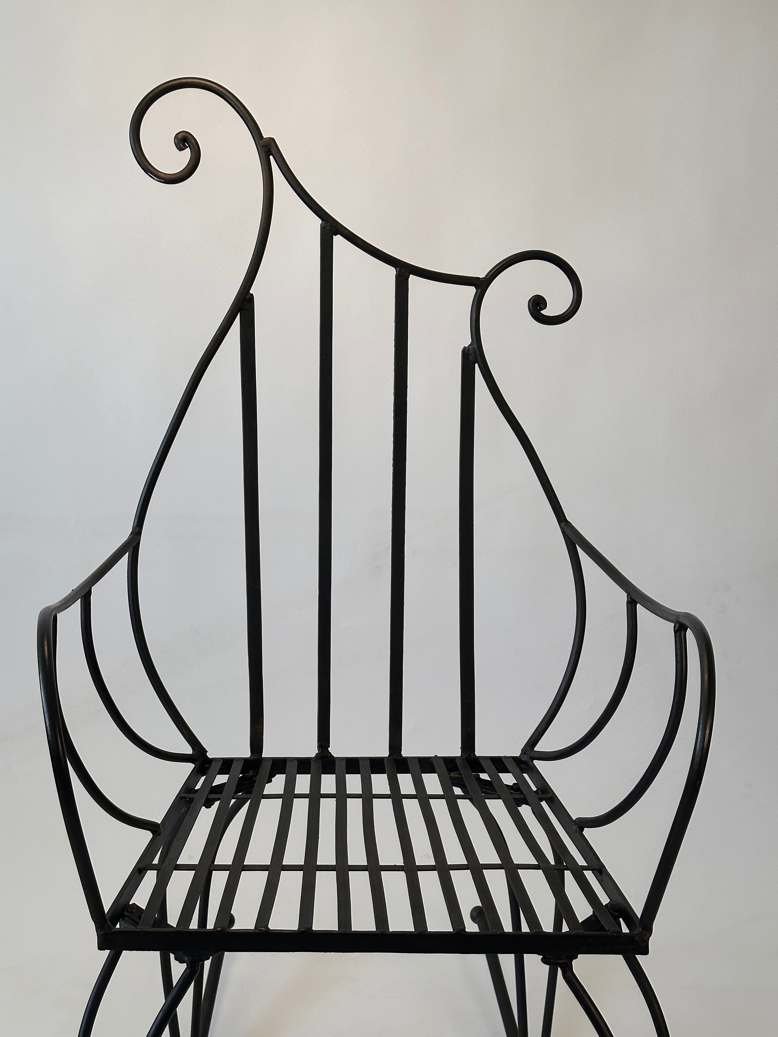Chaise à bascule artisanale en fer forgé
