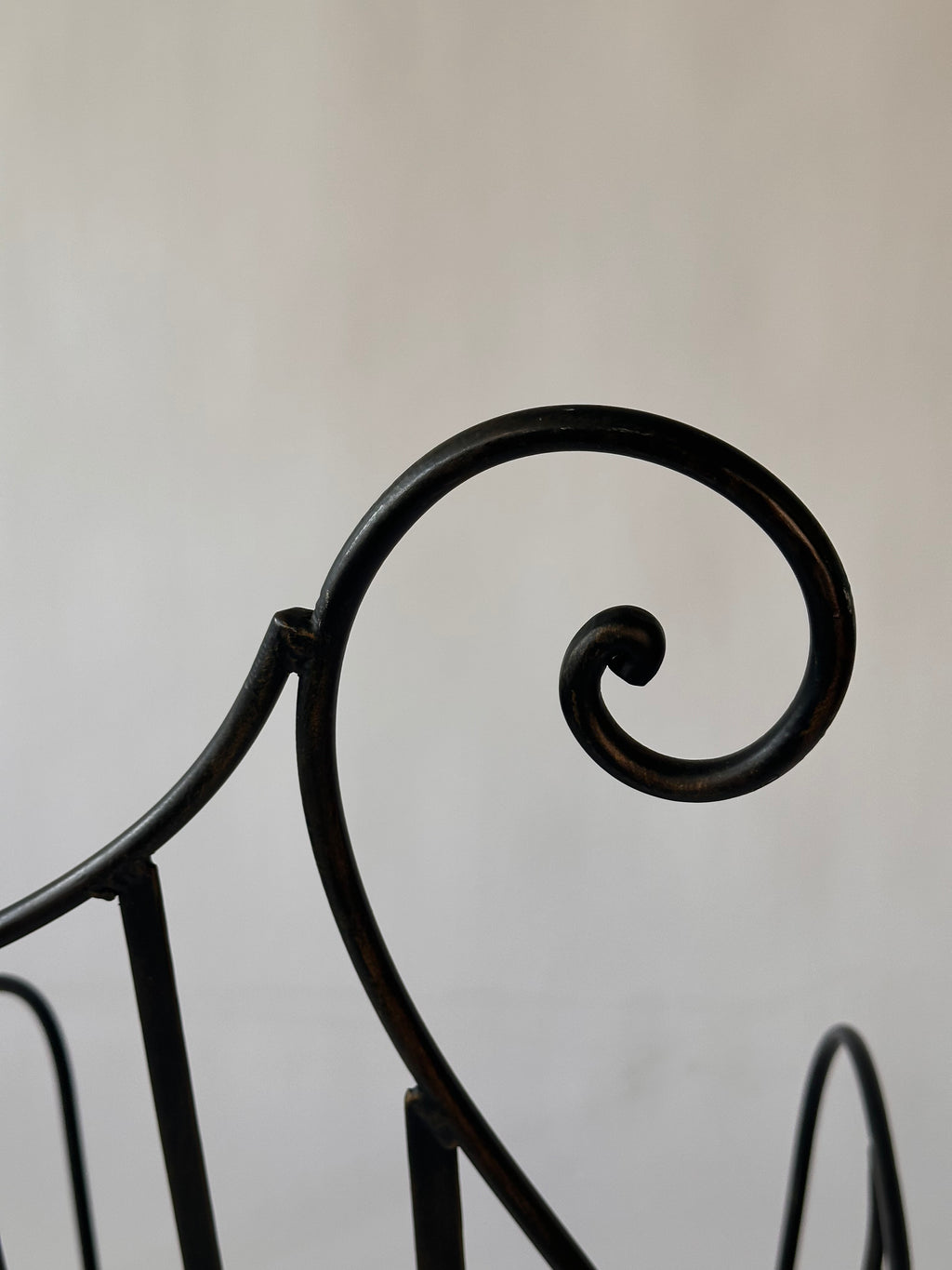 Chaise à bascule artisanale en fer forgé