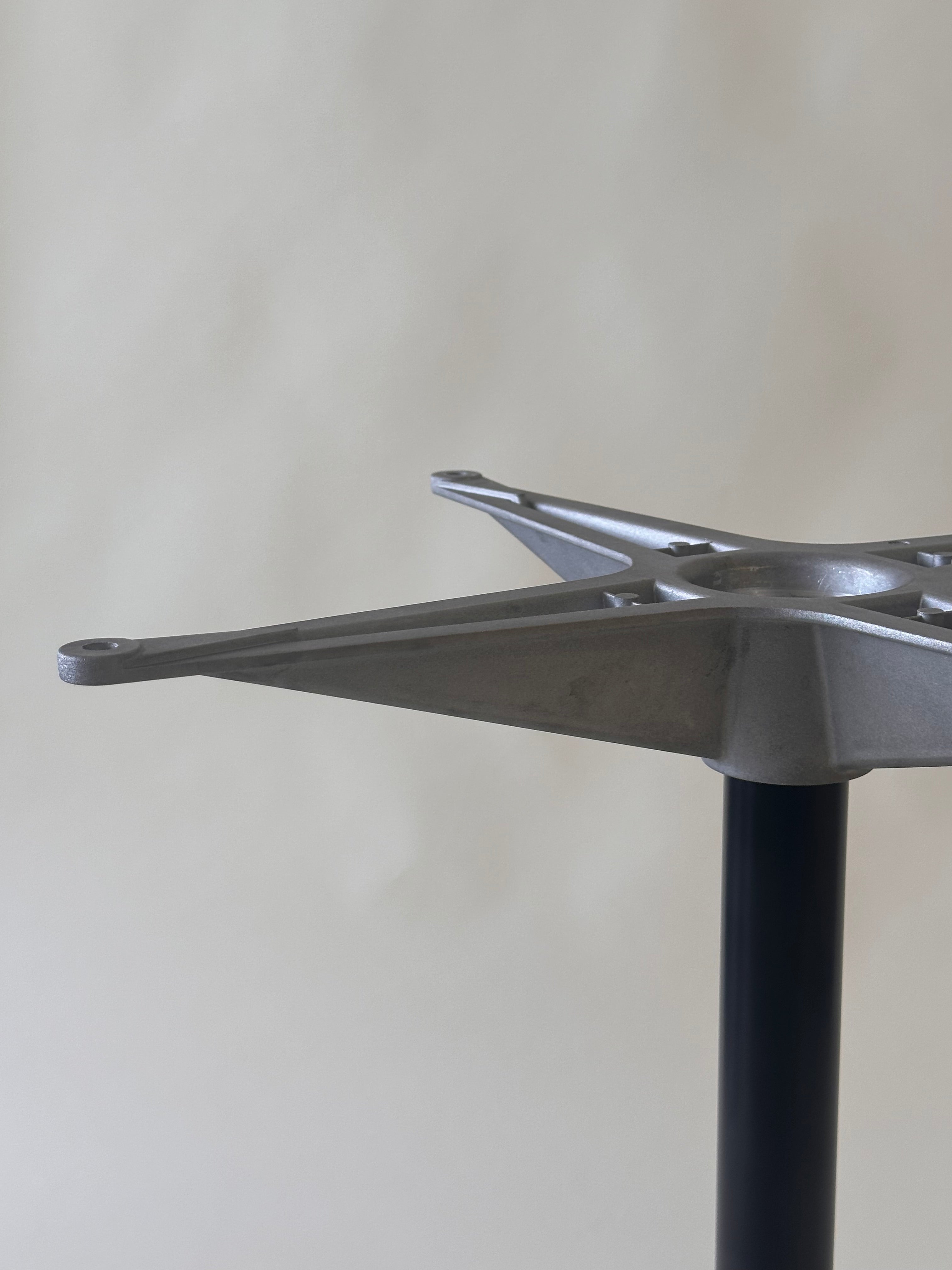 Table ronde de conférence Eames pour Herman Miller, 2019