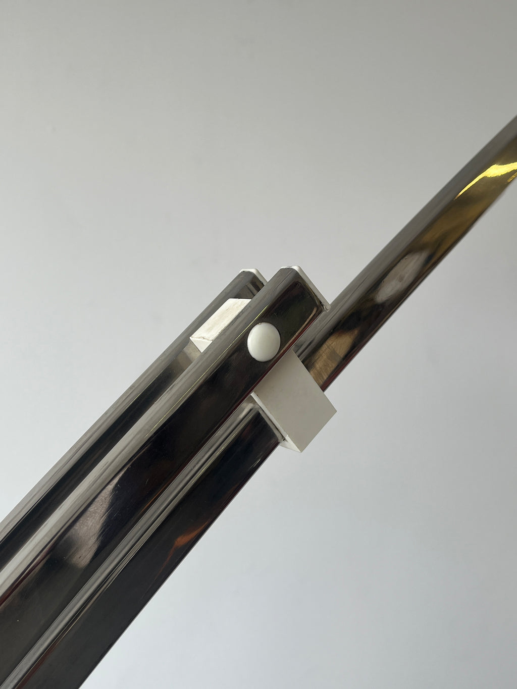 Lampe en arc avec abat-jour en plastique abs conçu par Goffredo Reggiani, fait en Italie 1970s
