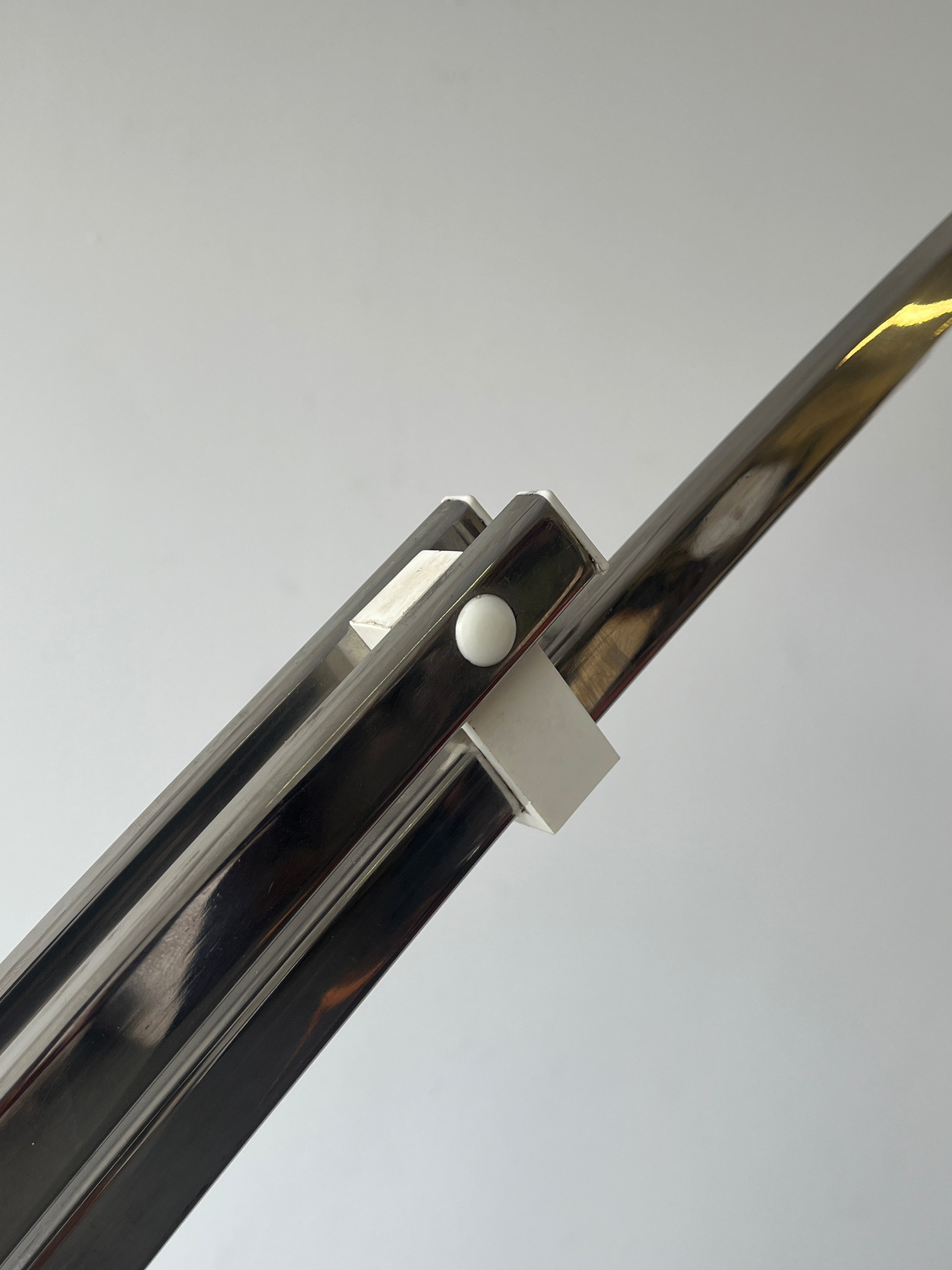 Lampe en arc avec abat-jour en plastique abs conçu par Goffredo Reggiani, fait en Italie 1970s