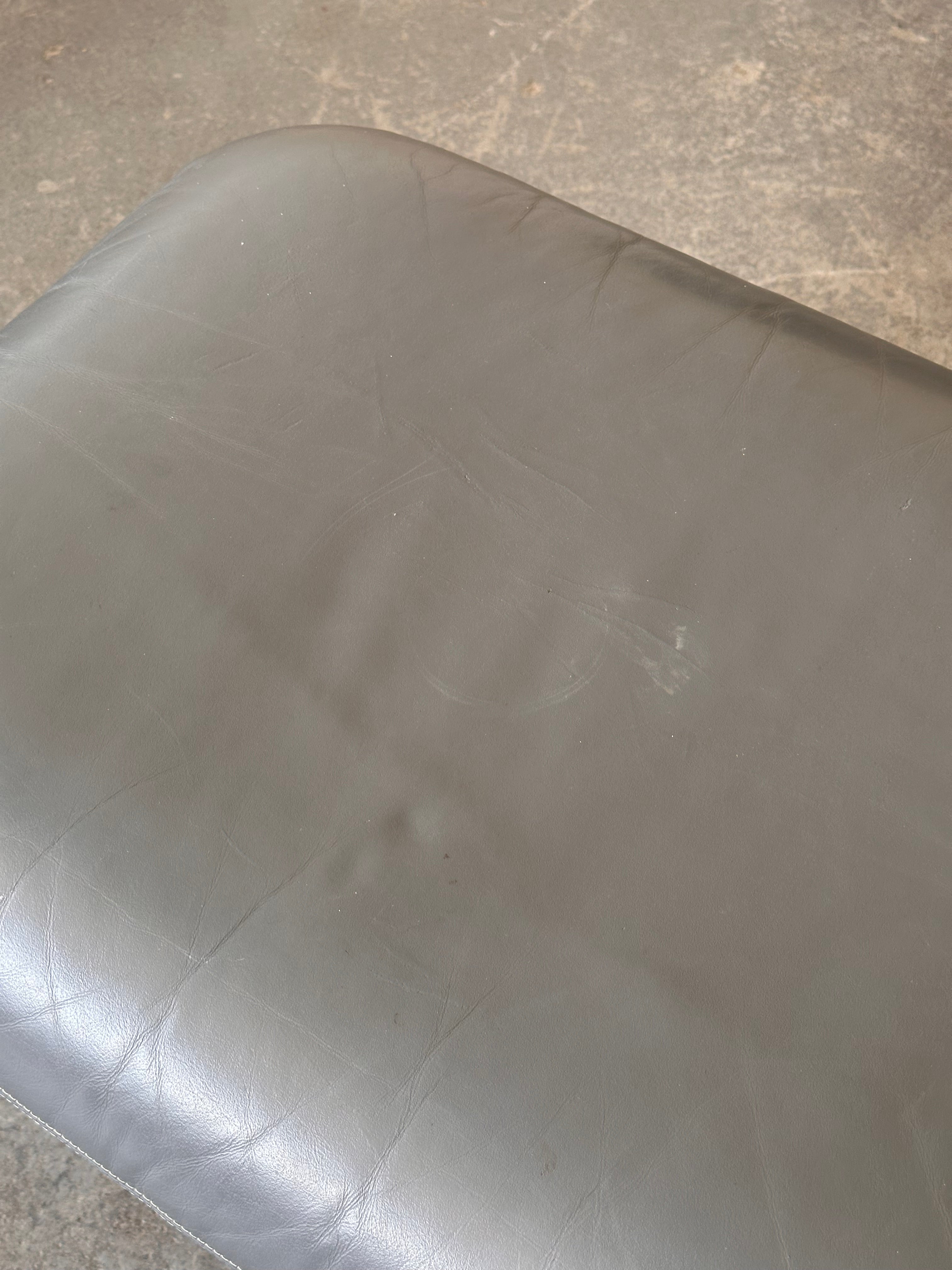 Chaise de lounge vintage en cuir avec Ottoman