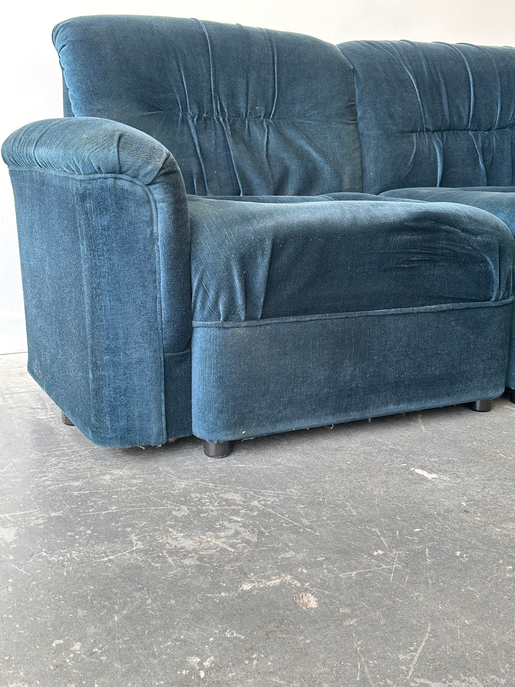 Sofa modulaire 4 morceaux en velours bleu par G.Romano, fait au Québec