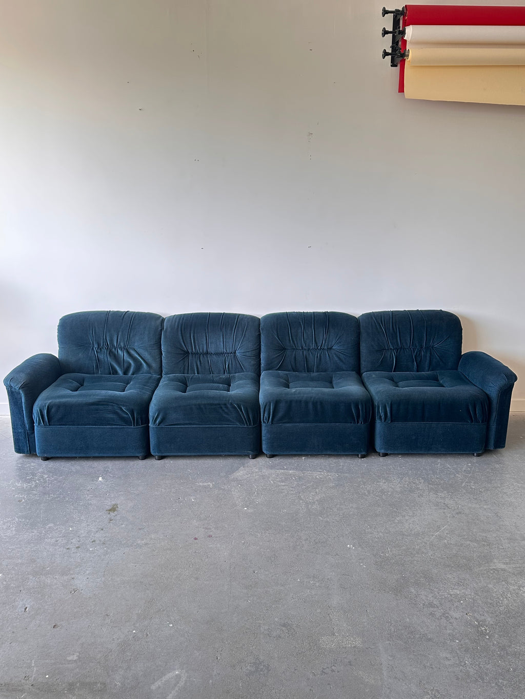 Sofa modulaire 4 morceaux en velours bleu par G.Romano, fait au Québec