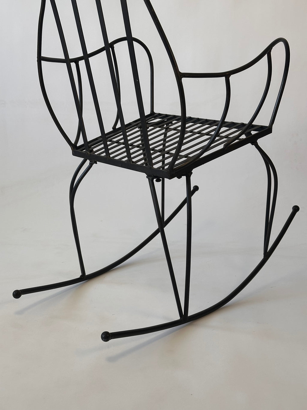 Chaise à bascule artisanale en fer forgé