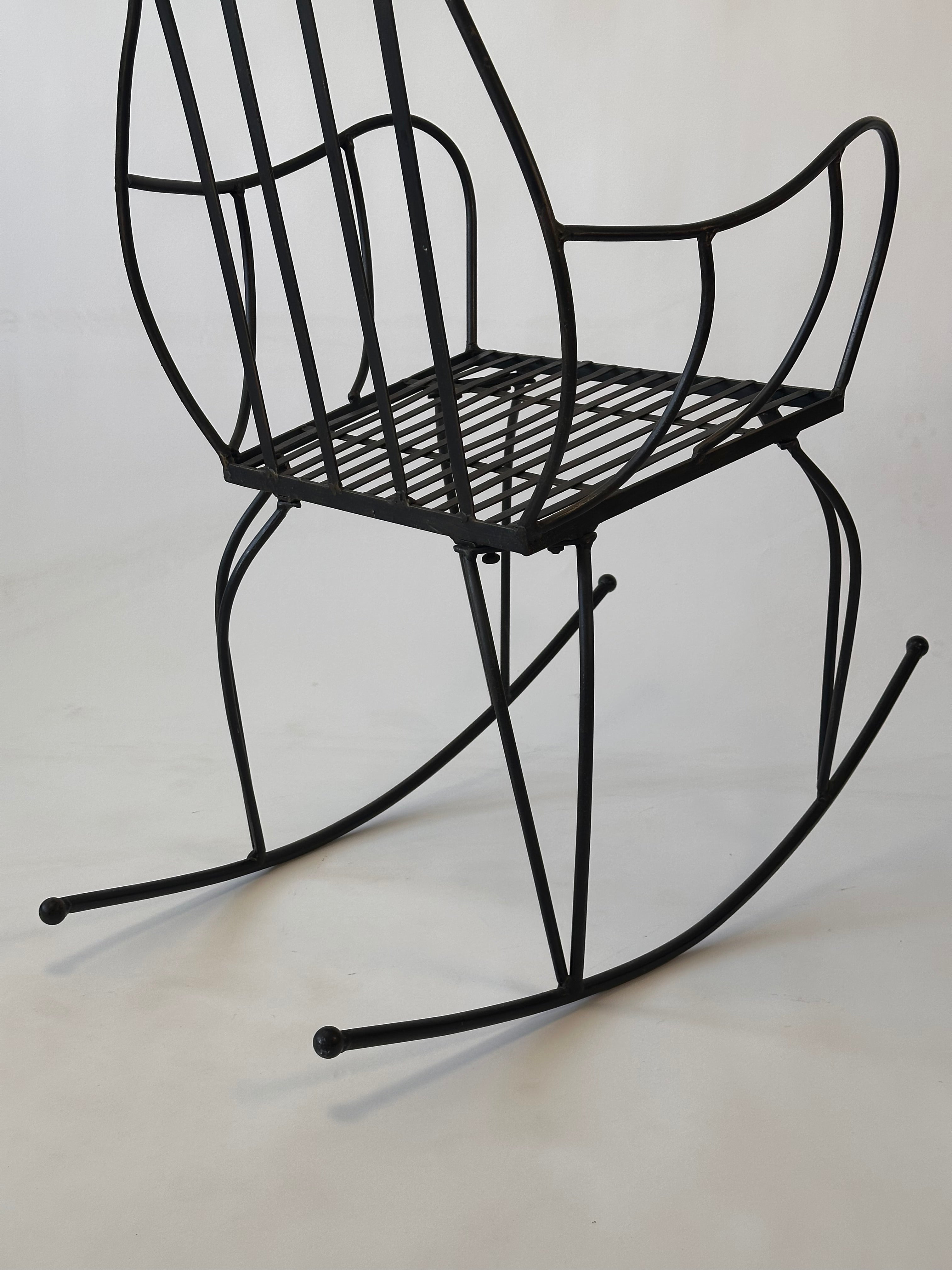 Chaise à bascule artisanale en fer forgé