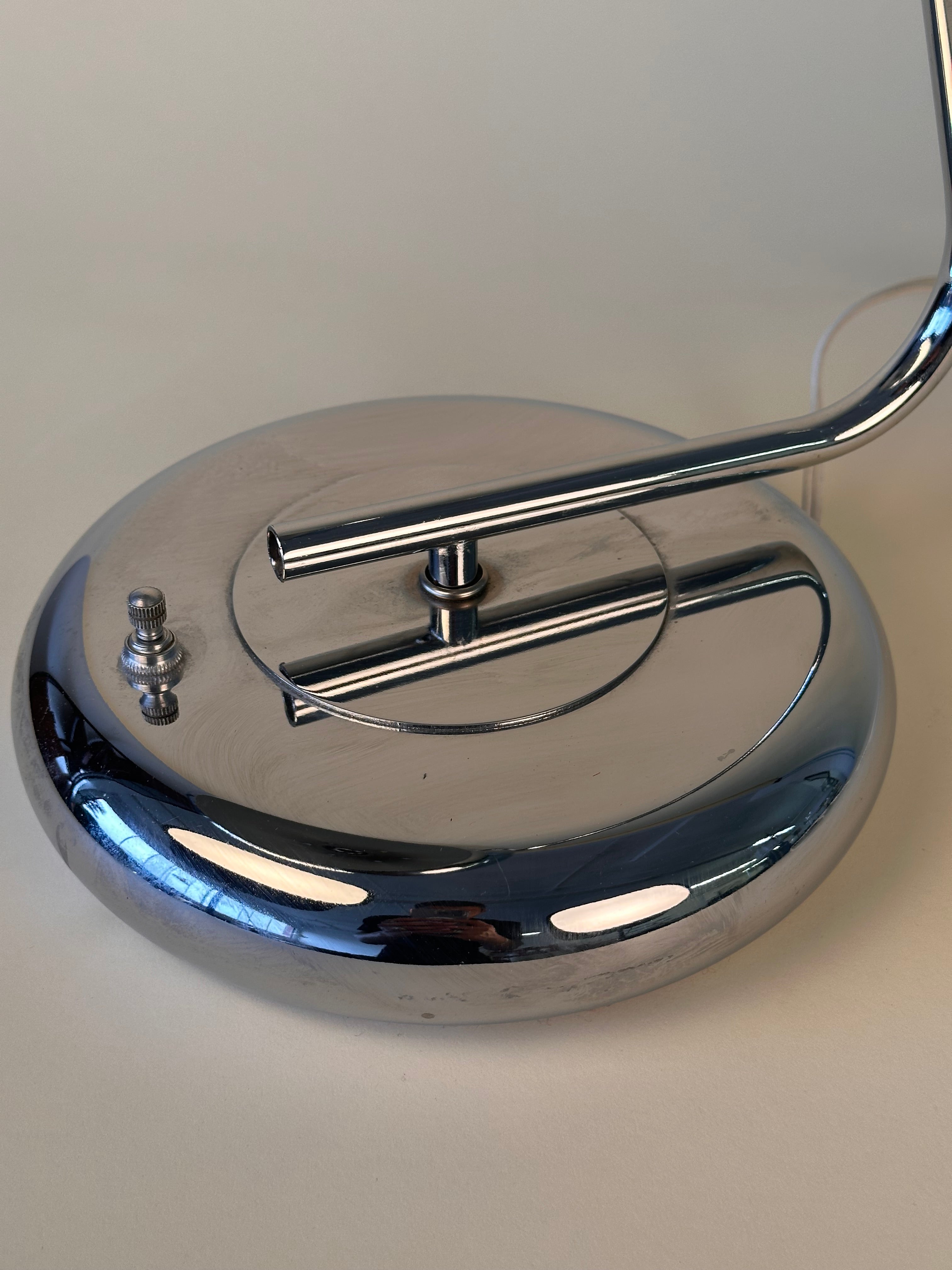 Lampe de table vintage en chrome