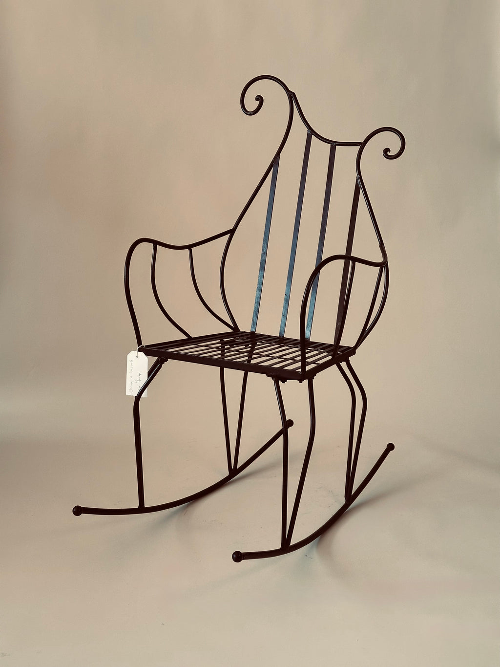 Chaise à bascule vintage en fer forgé artisanal