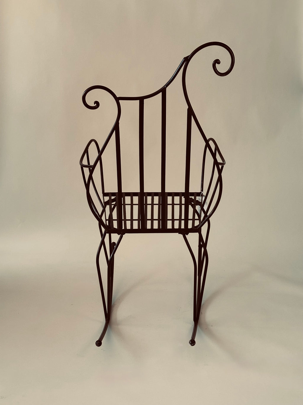 Chaise à bascule vintage en fer forgé artisanal