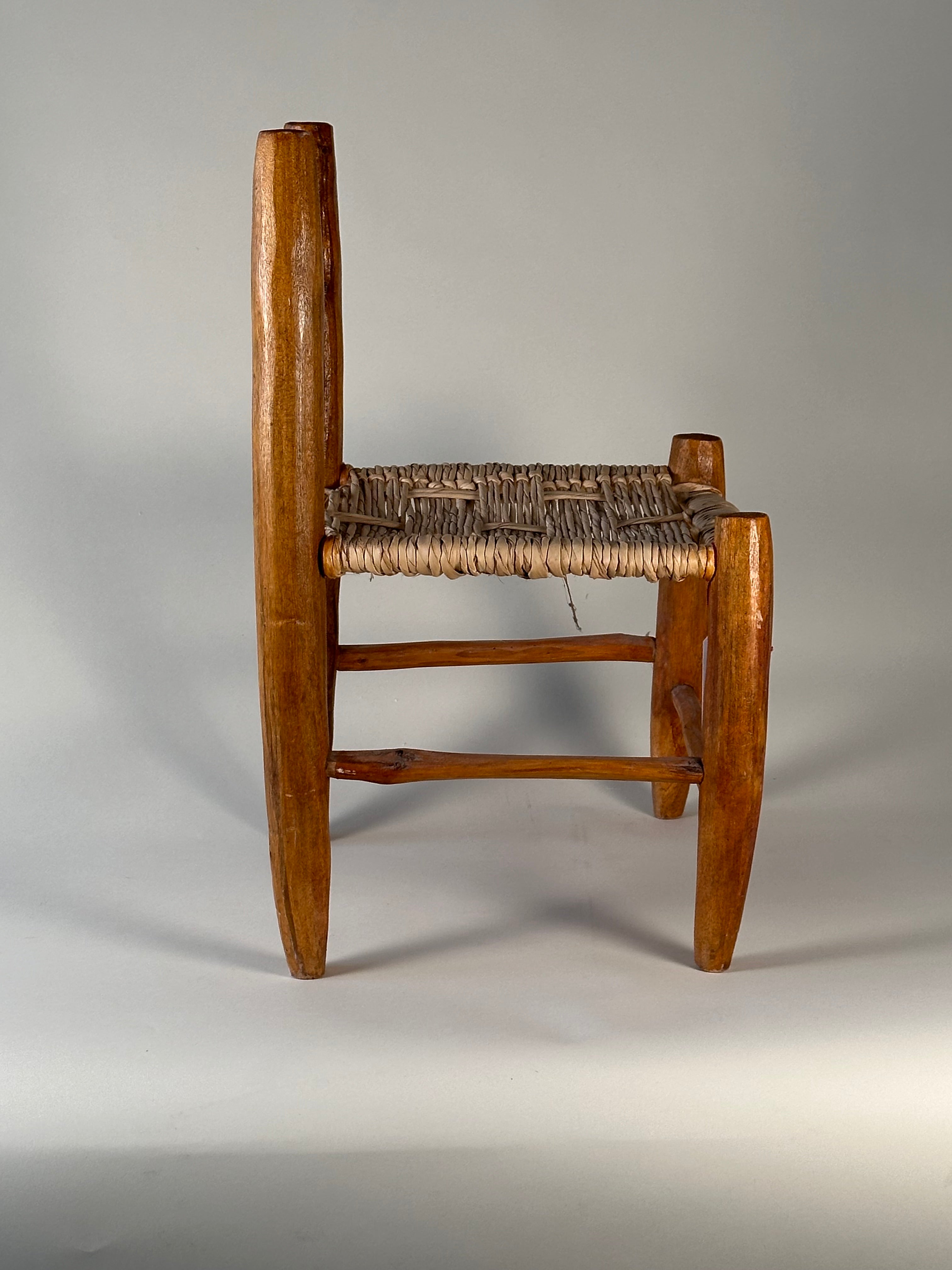 Chaise antique miniature faite à la main