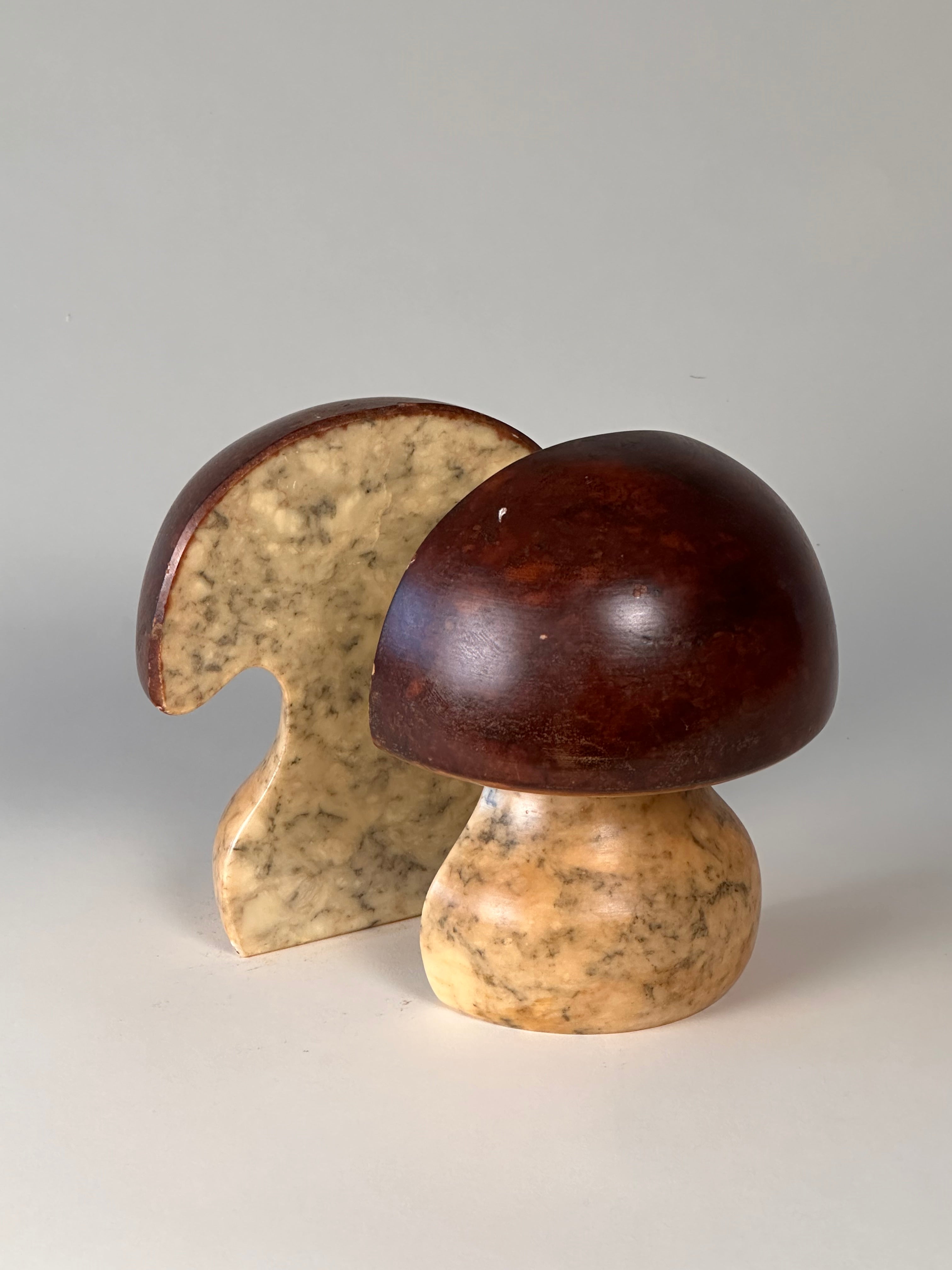Serre livres en forme de champignon en albâtre par Noymer