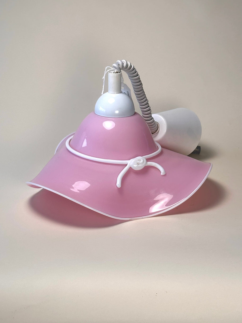 Lampe de suspension en forme de chapeau en verre de Murano fait en Italie