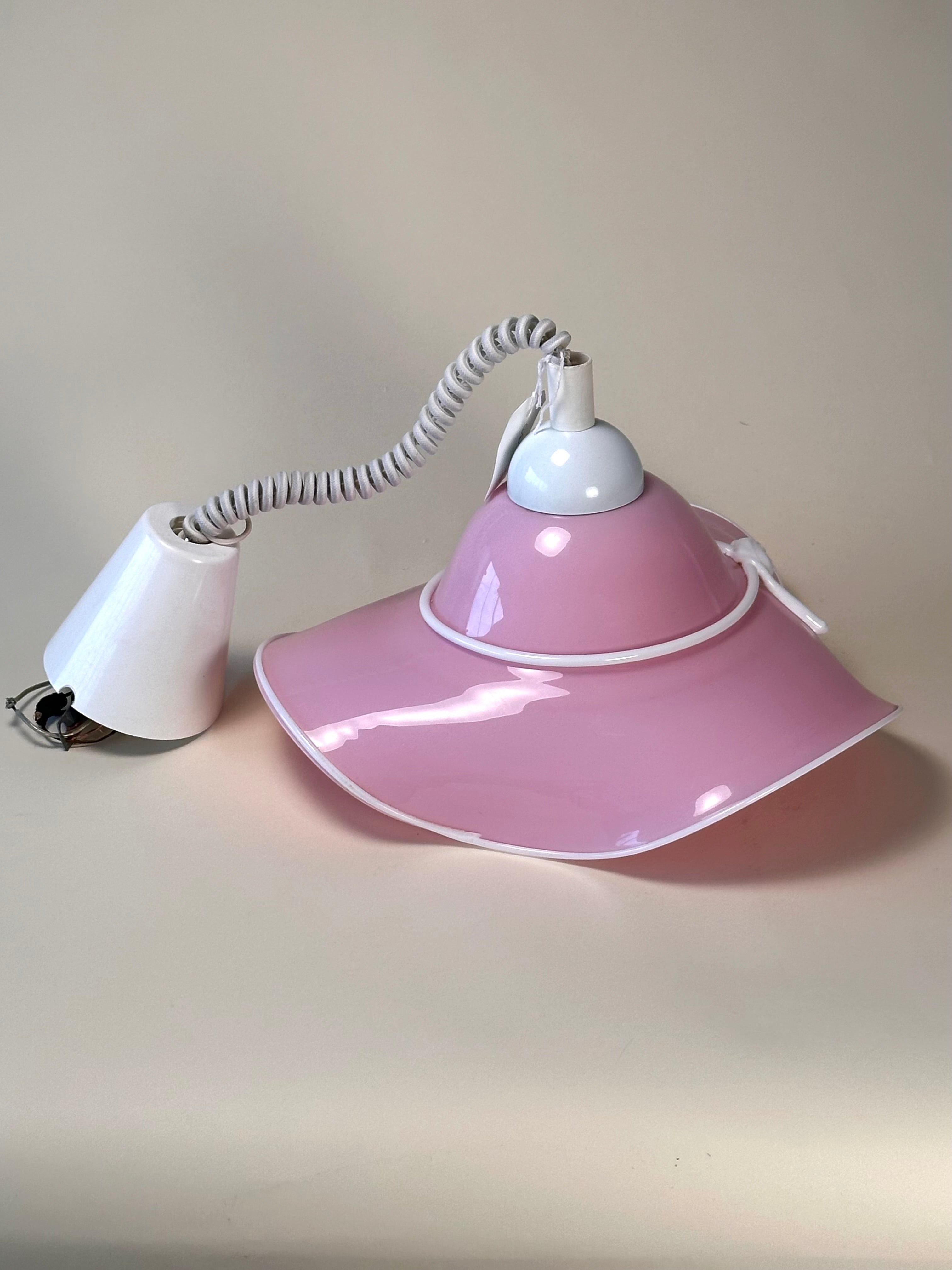 Lampe de suspension en forme de chapeau en verre de Murano fait en Italie