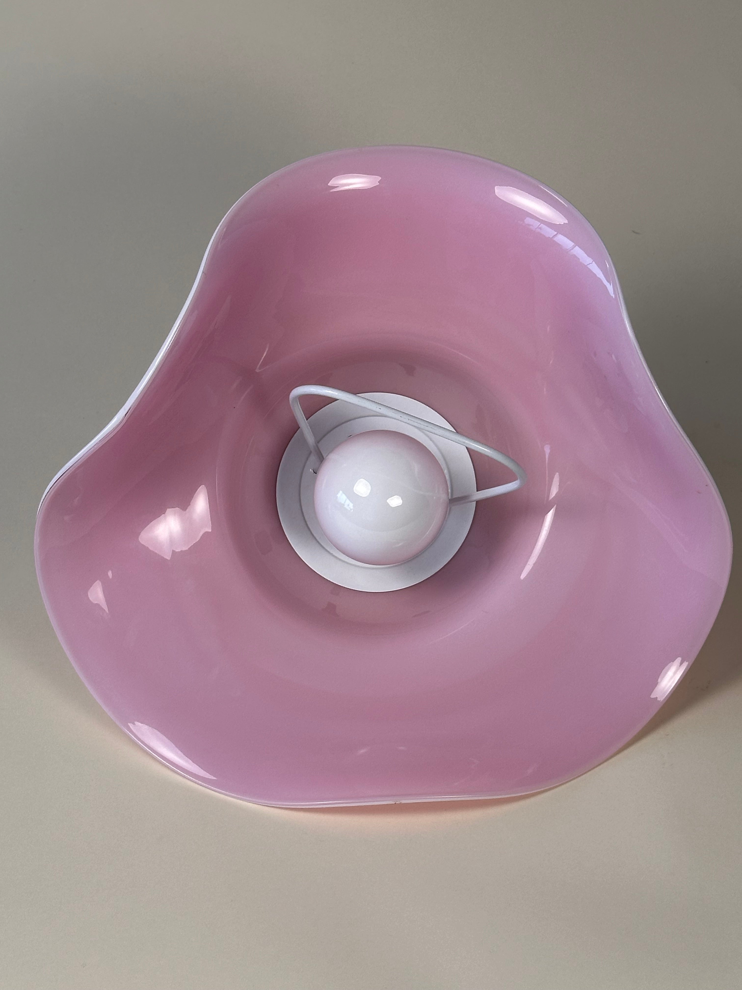 Lampe de suspension en forme de chapeau en verre de Murano fait en Italie