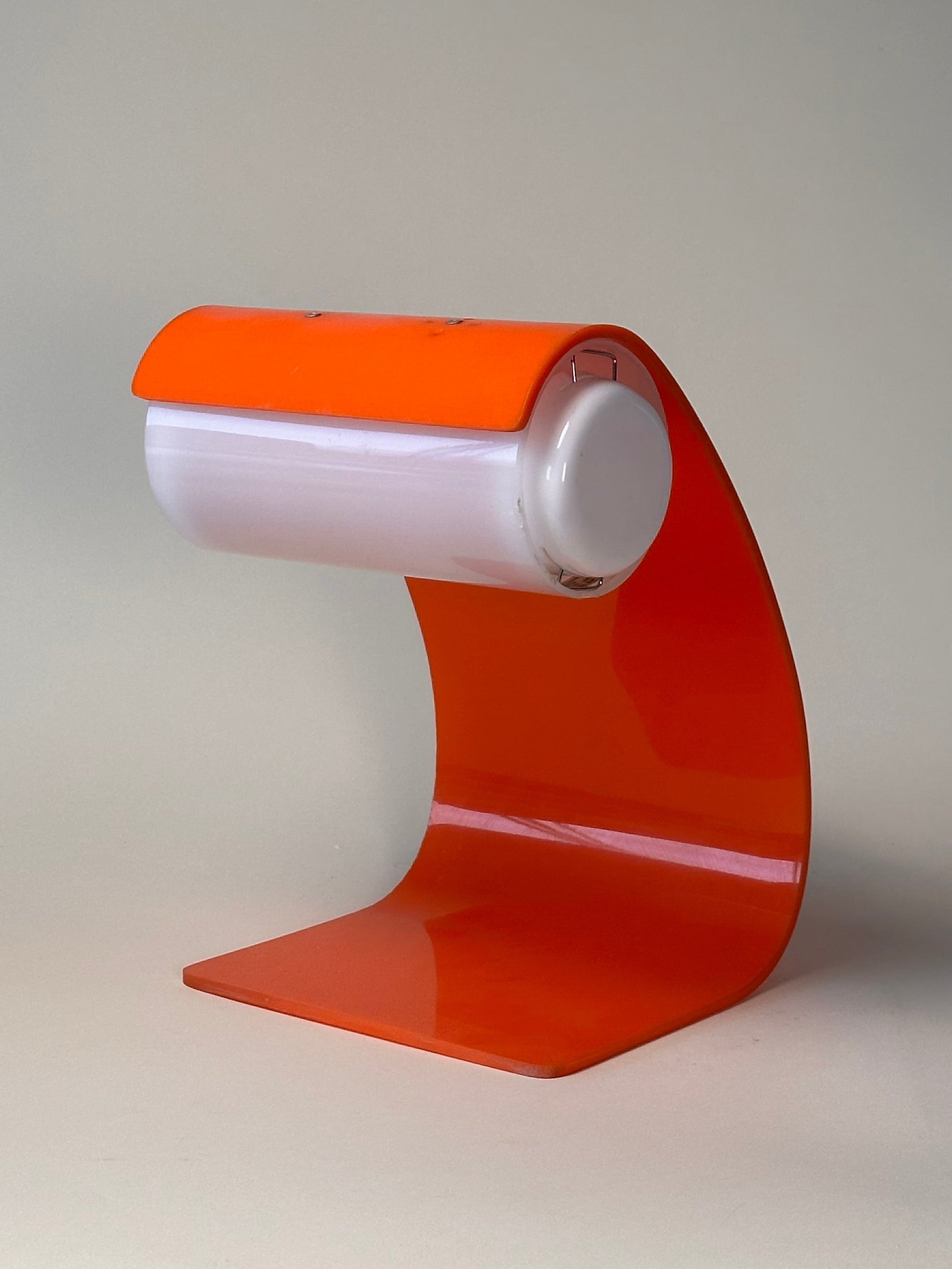 Lampe de table en plastique