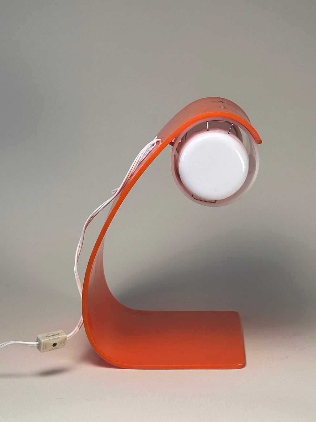 Lampe de table en plastique